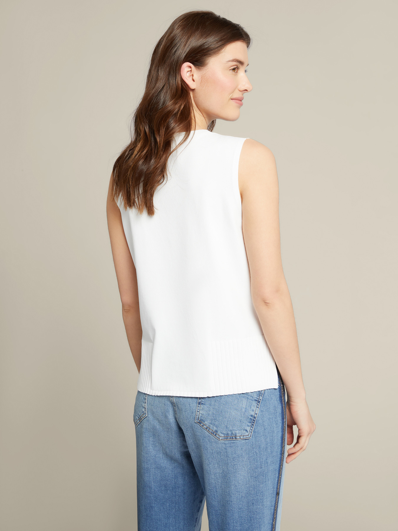 Pull sans manches avec des c&ocirc;tes dans le bas image number 1