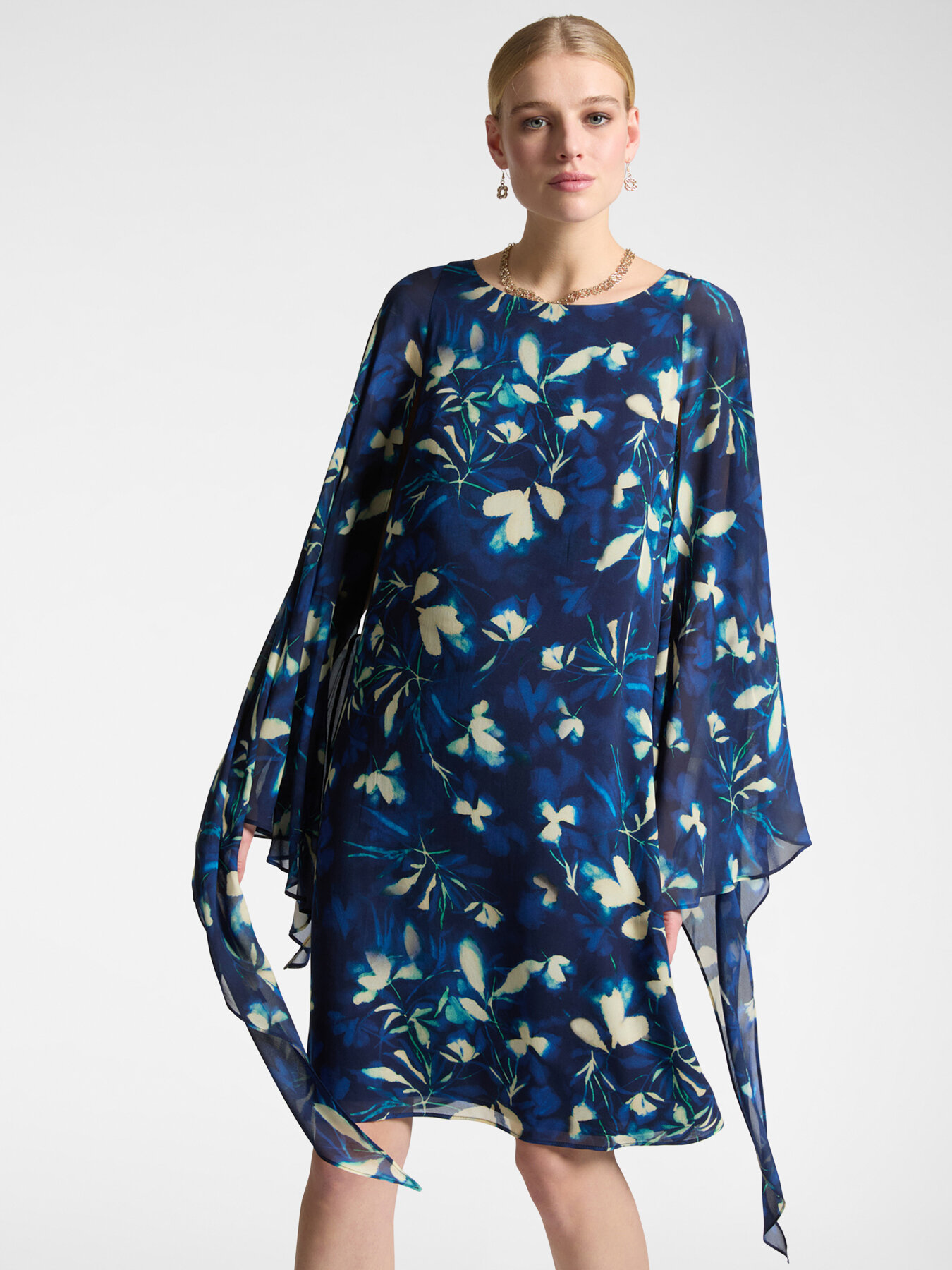 Abito elegante stampato con mantella image number 2