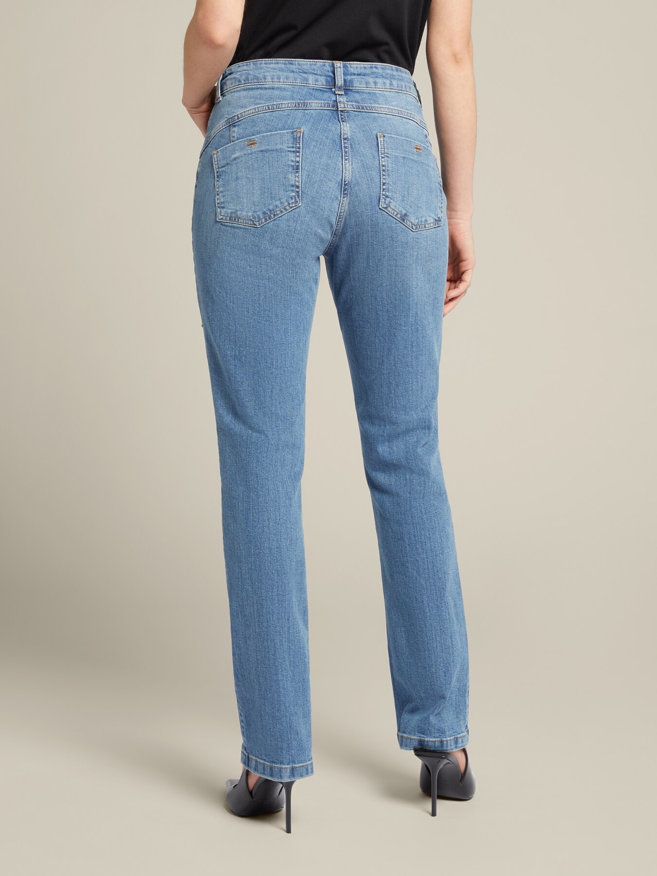 Jean en coton certifi&eacute; BCI brod&eacute;s &agrave; la main image number 1