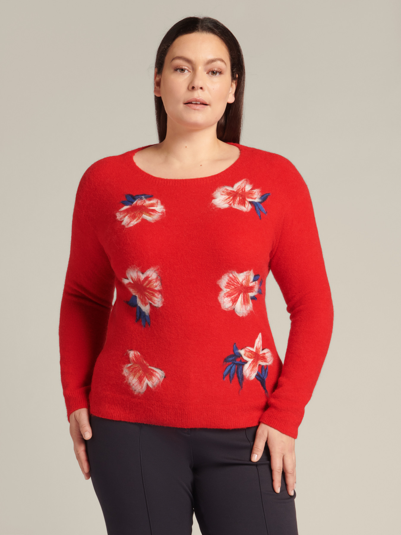 Jersey con flores bordadas image number 7