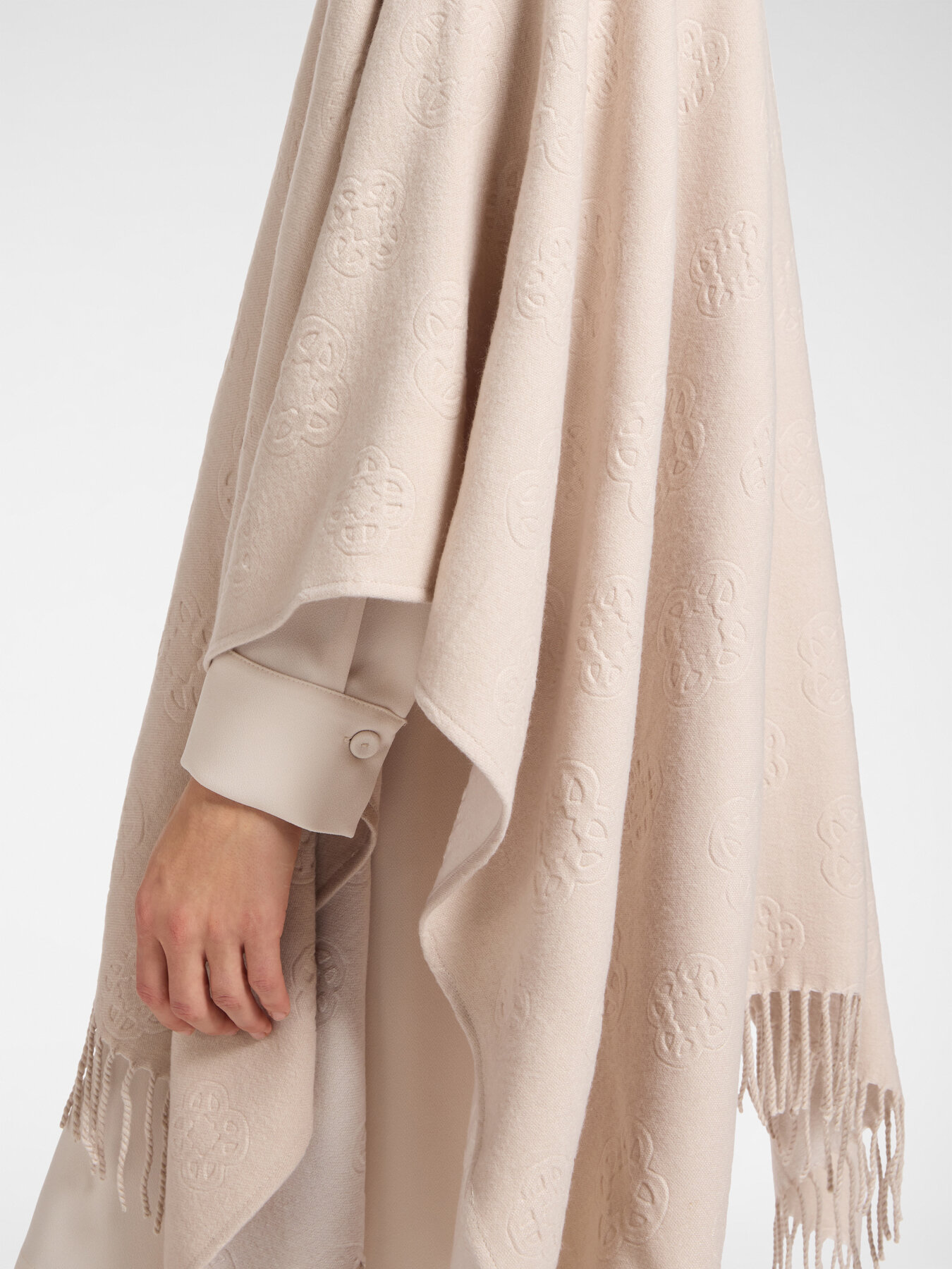 Cape r&eacute;versible monogramme image number 3