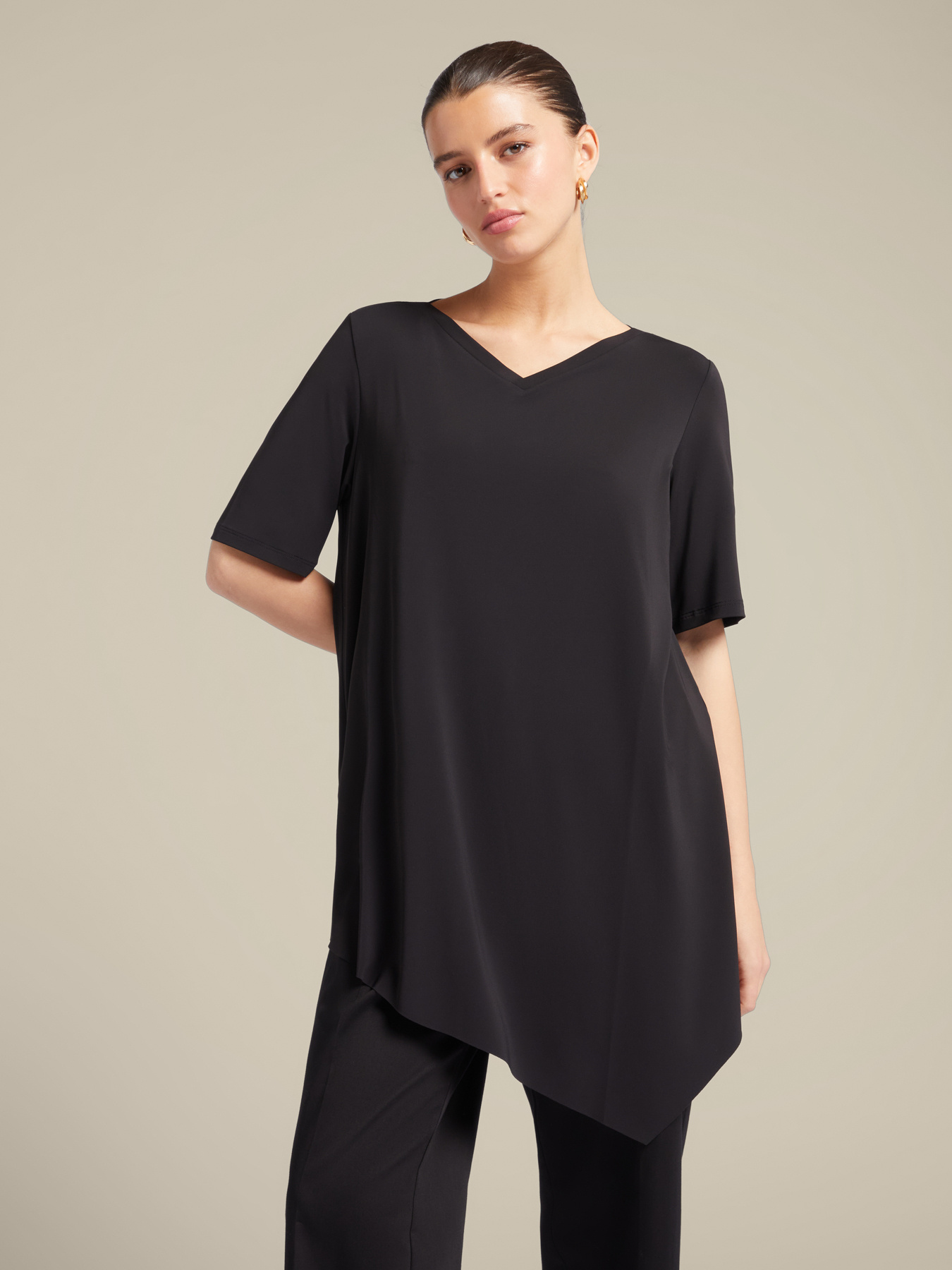 Long asymmetric t-shirt image number 0
