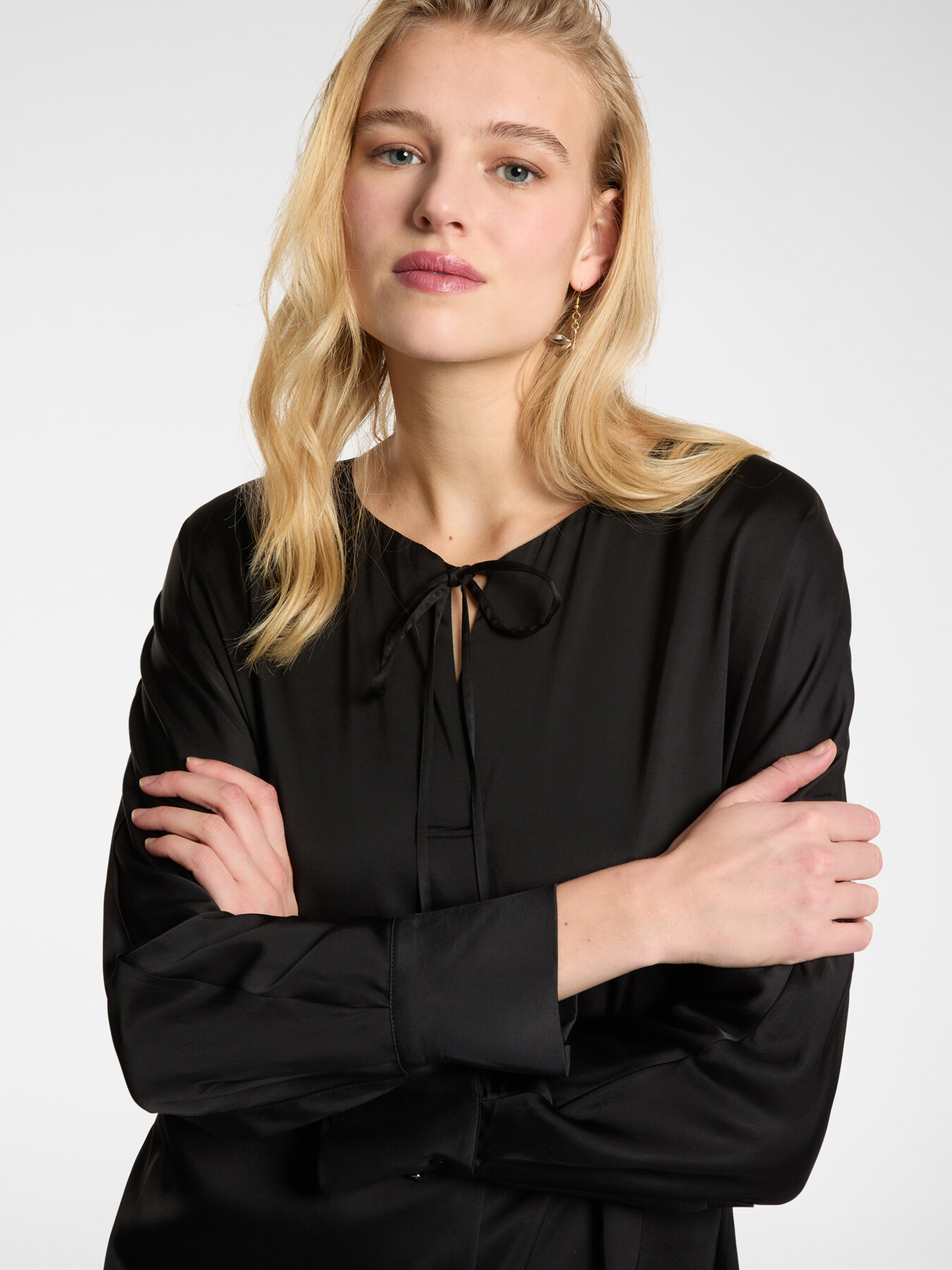 Blusa de cetim viscose LENZING&trade; ECOVERO&trade; image number 3