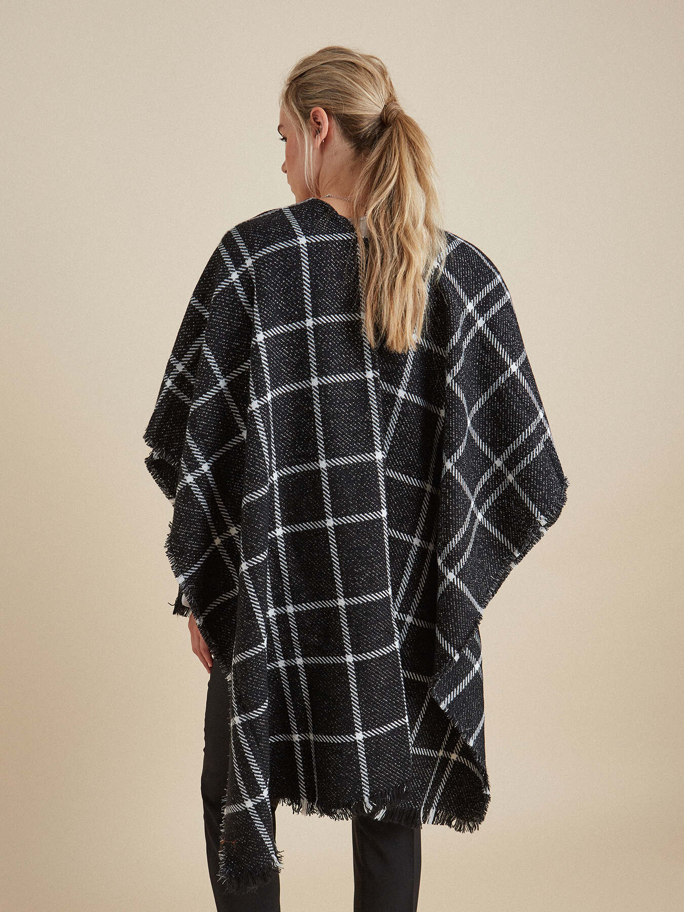 Cape &agrave; carreaux image number 1