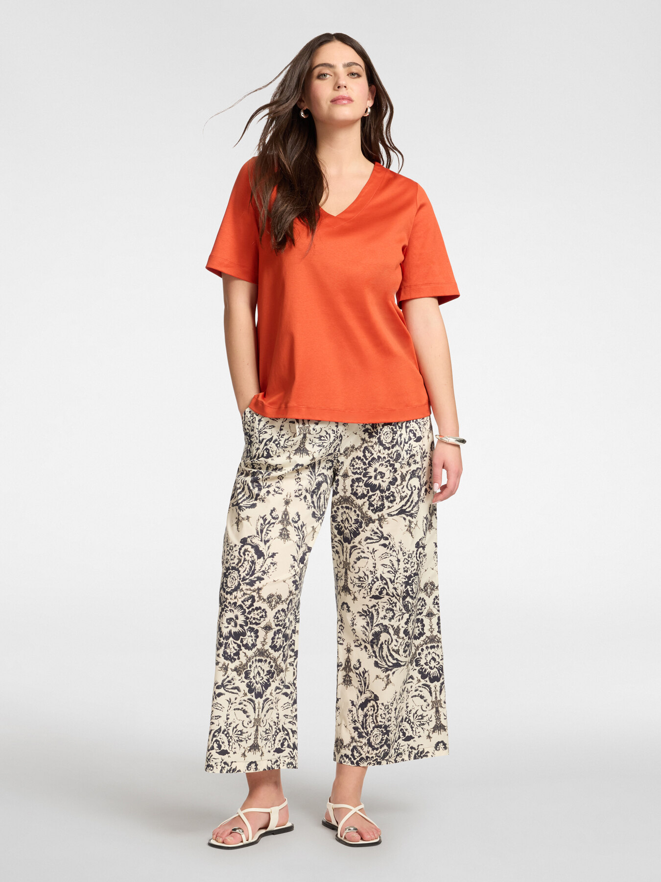 Camiseta de algod&atilde;o decote em V image number 2