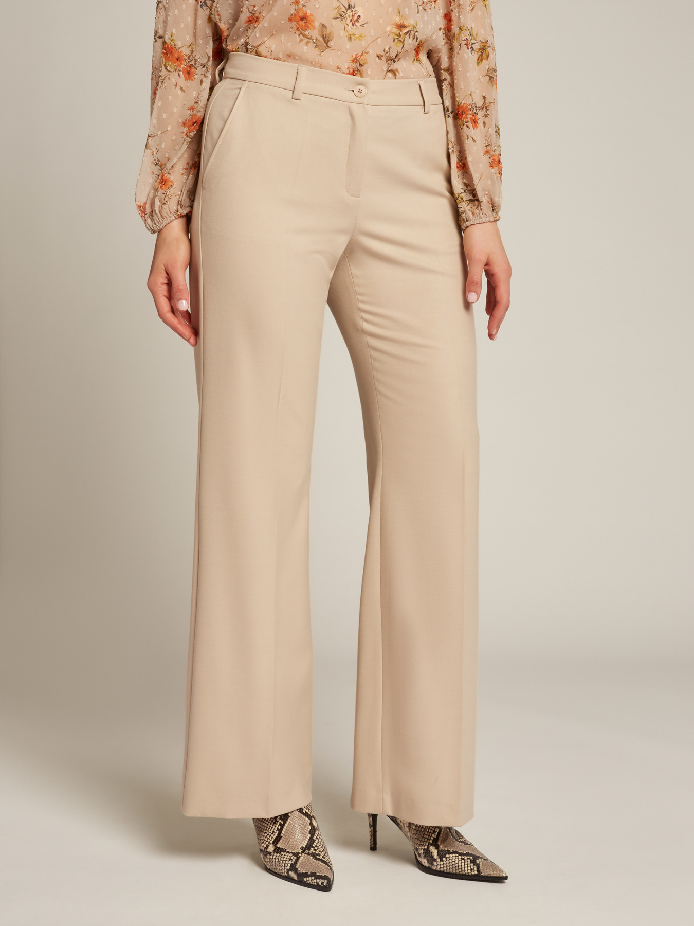 Pantalones rectos image number 2