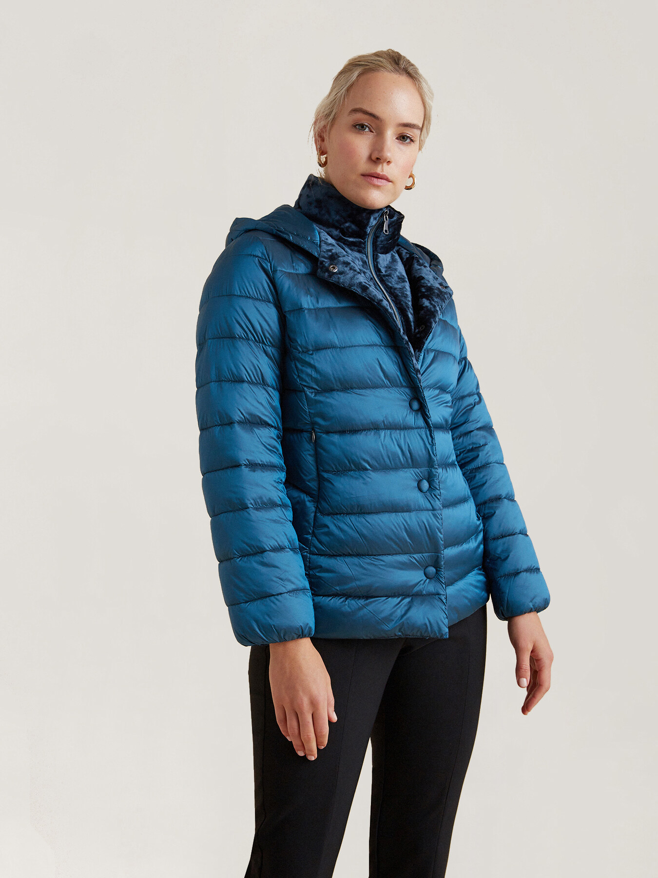 Daunenjacke mit Teilen aus Samt image number 2