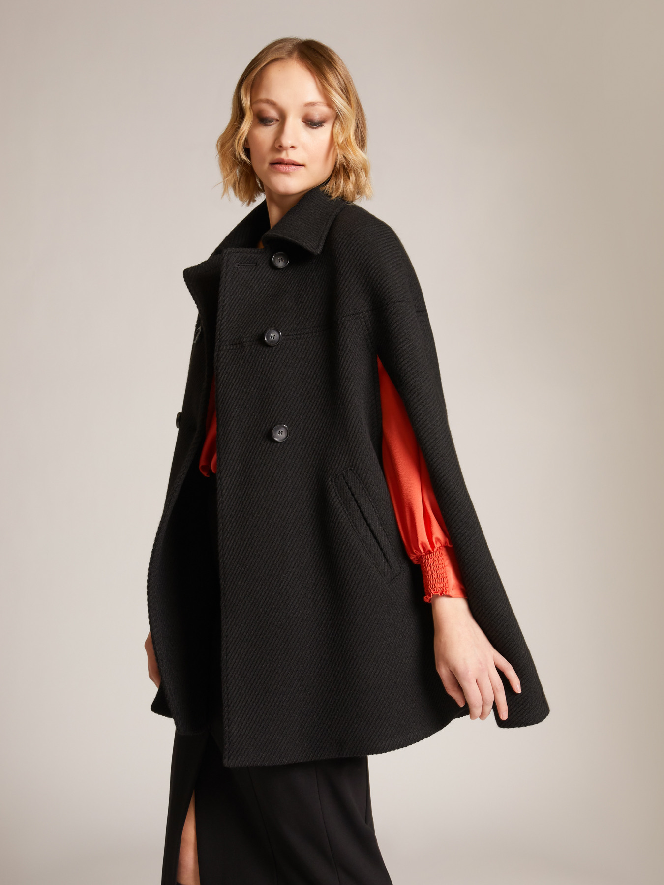 Abrigo de doble botonadura en tejido diagonal image number 2