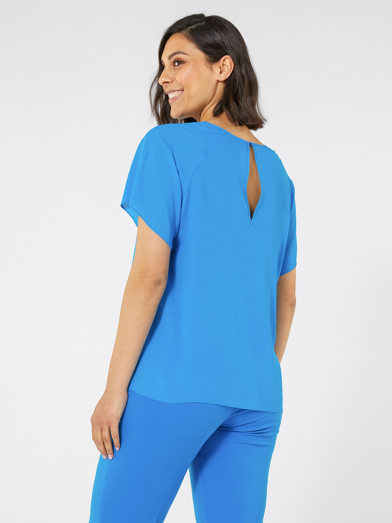 Blusa curta com nervuras no decote image number 2