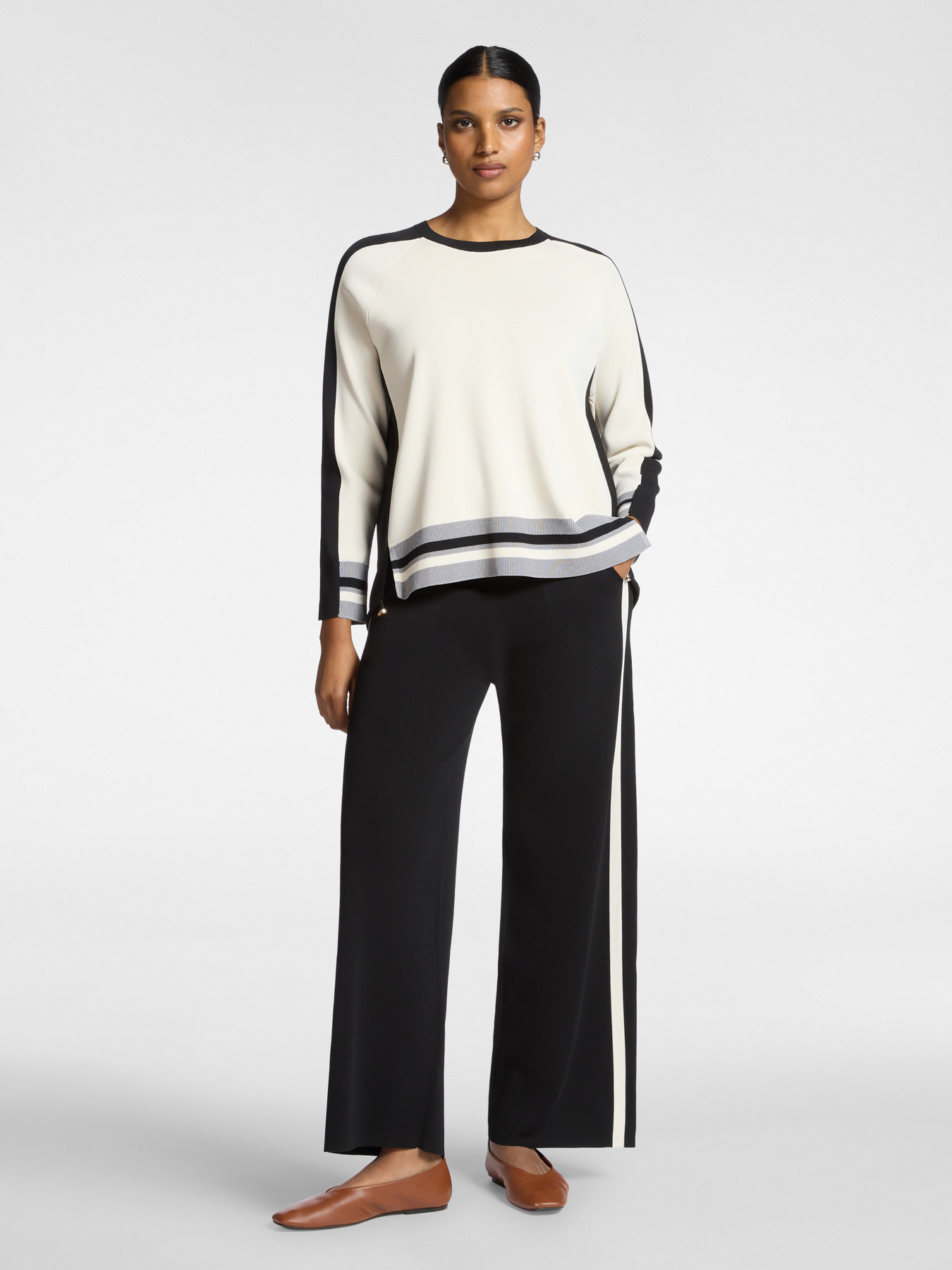 Viscose blend top with striped edges image number 2