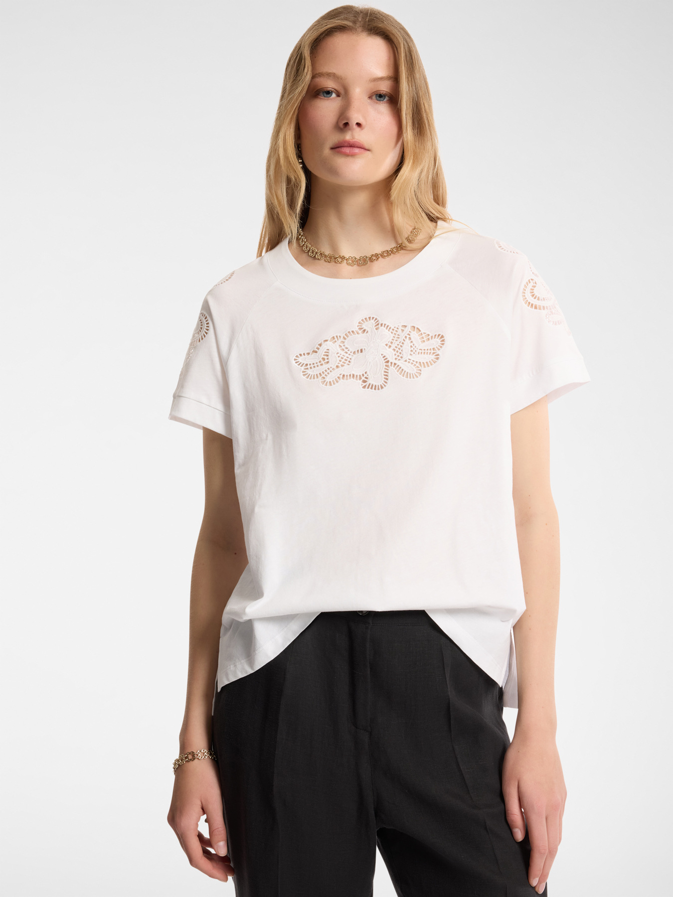 T-shirt ricamata image number 0