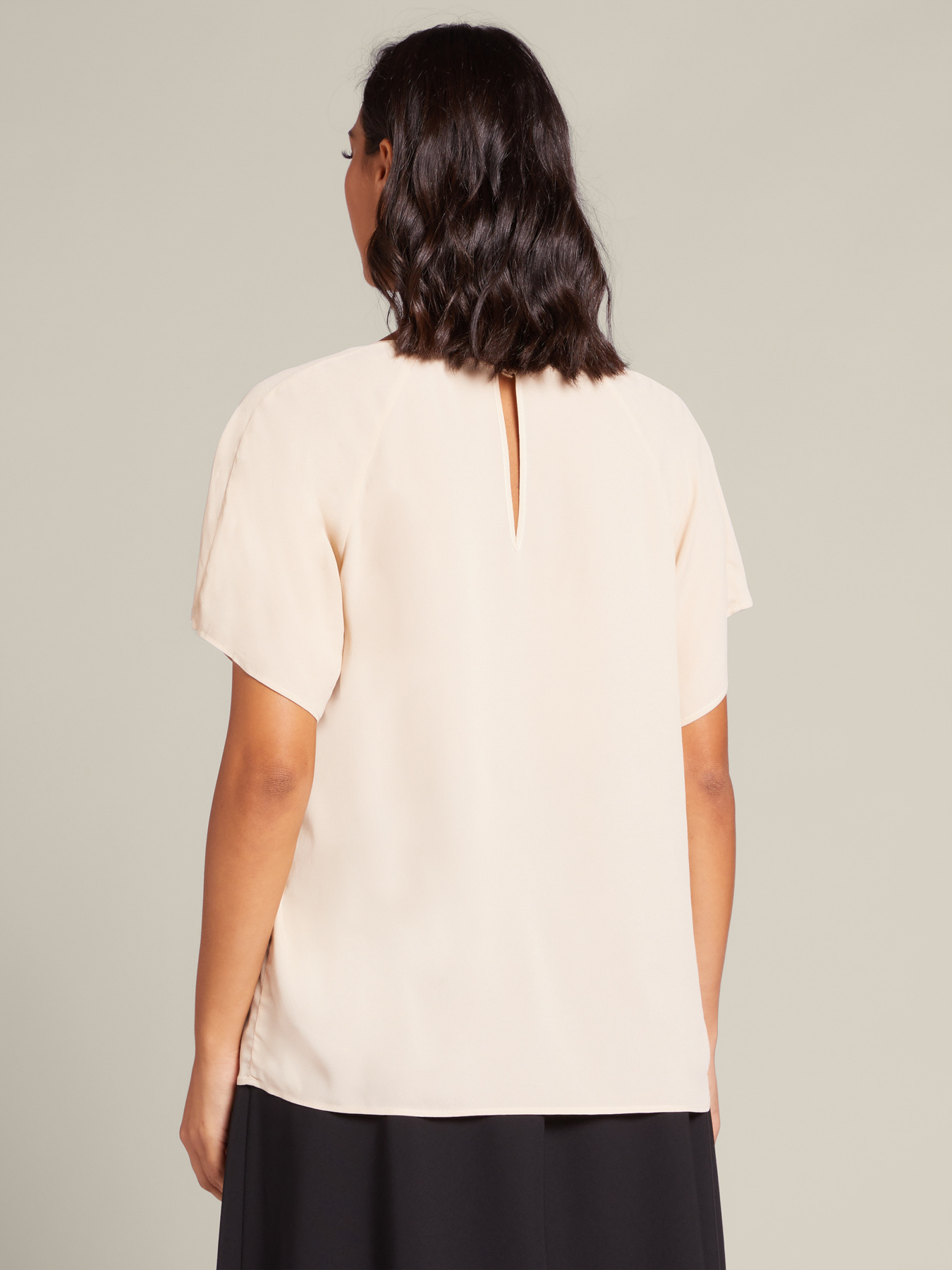 Blusa curta com nervuras no decote image number 1