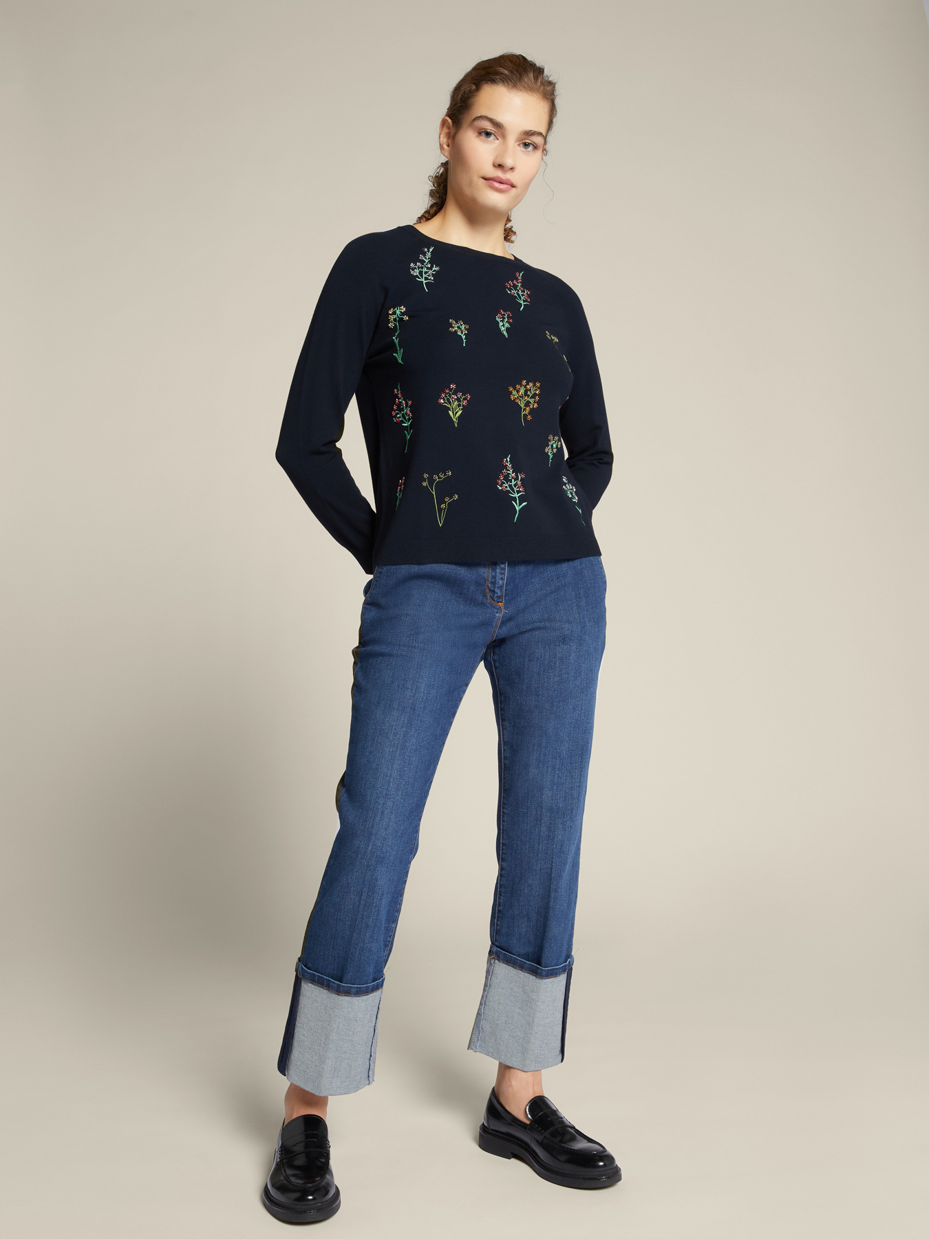 ECOVERO&trade; viscose sweater with floral embroidery image number 2