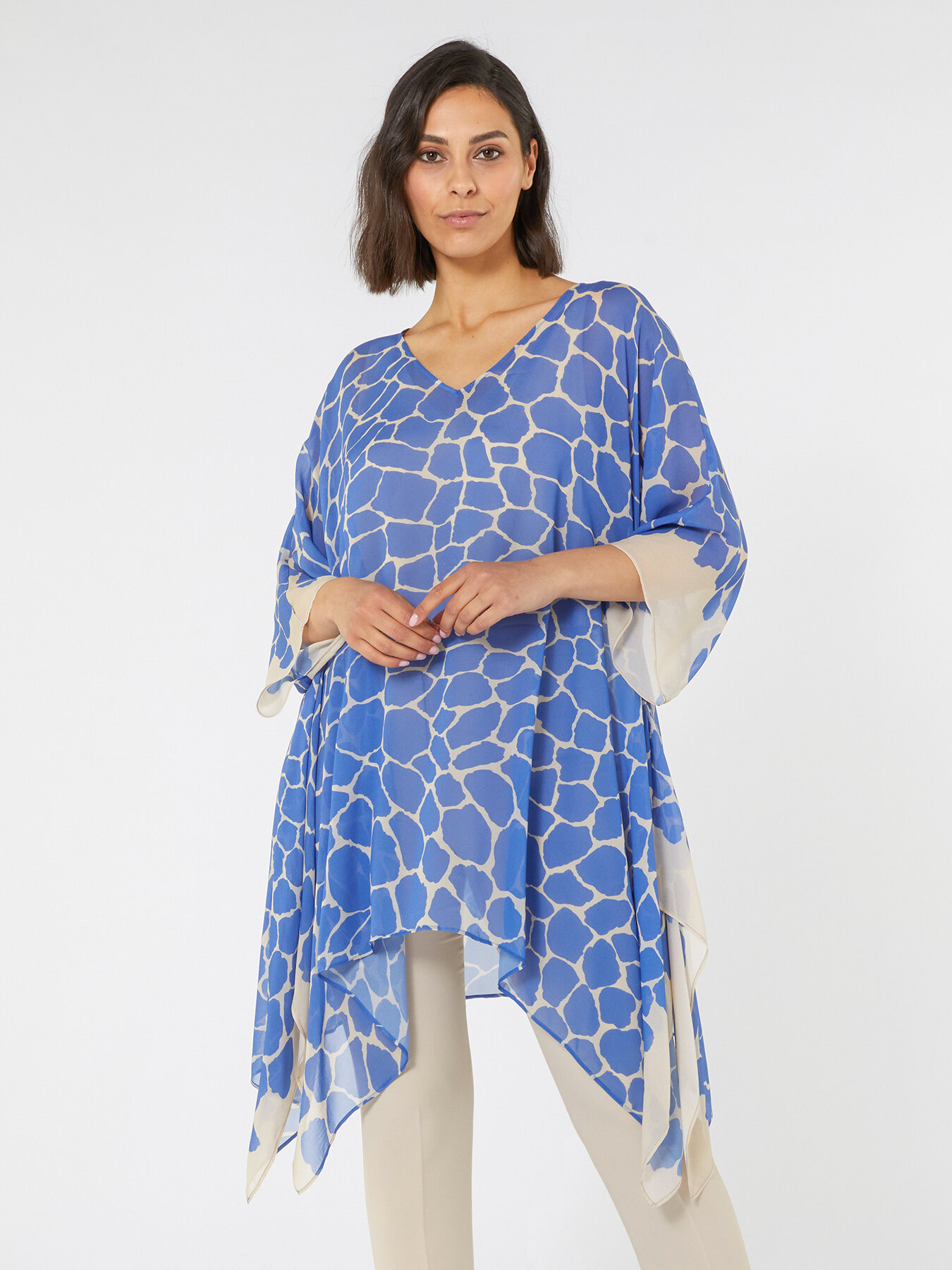 Blusa elegante estampada image number 2