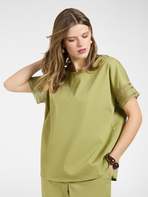 Blusa con bordi in pizzo