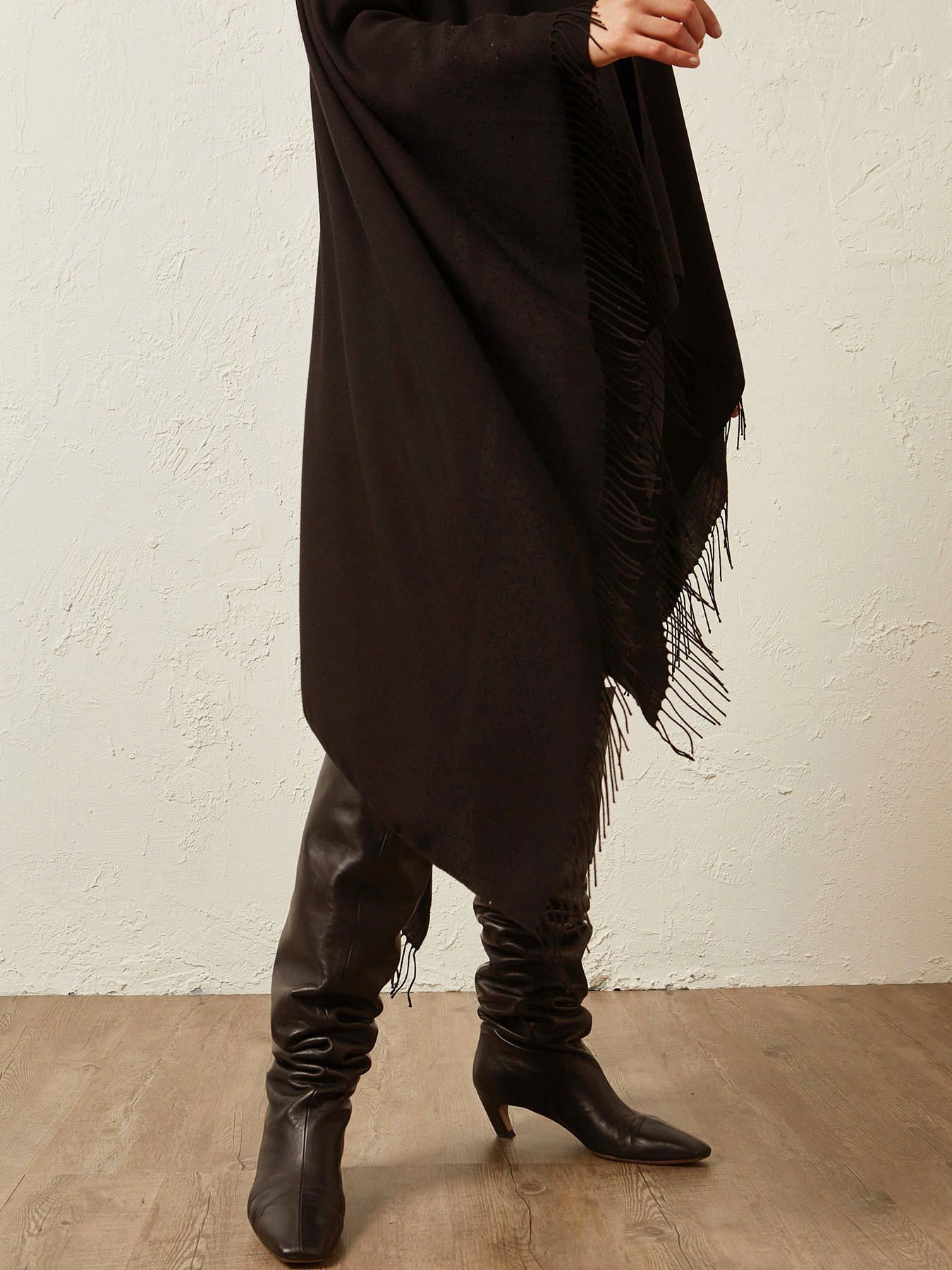 Mantella con frange e paillettes image number 2