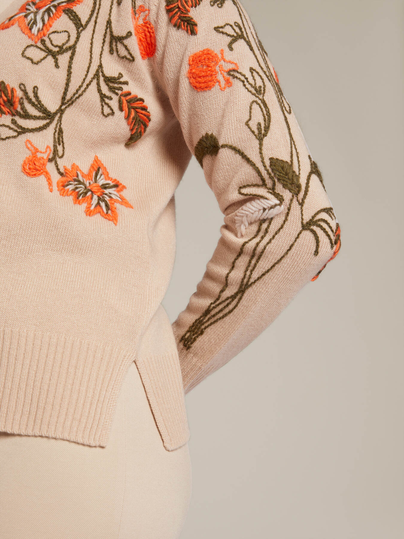 C&aacute;rdigan con bordado floral image number 3