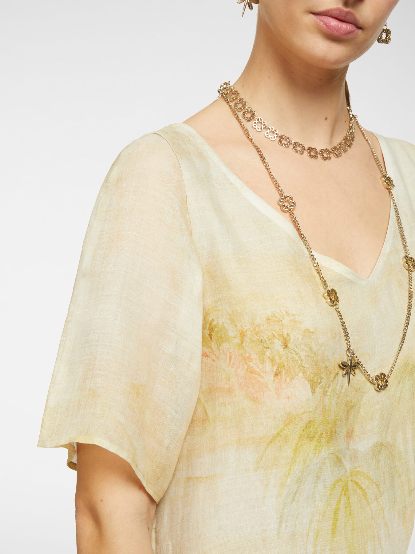 Vestido estampado com decote em V image number 3