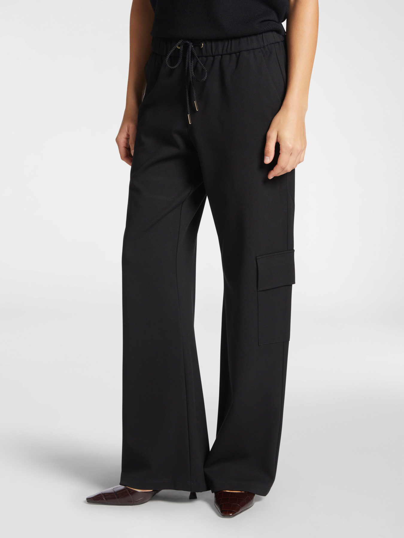 Joggers with side pockets image number 2