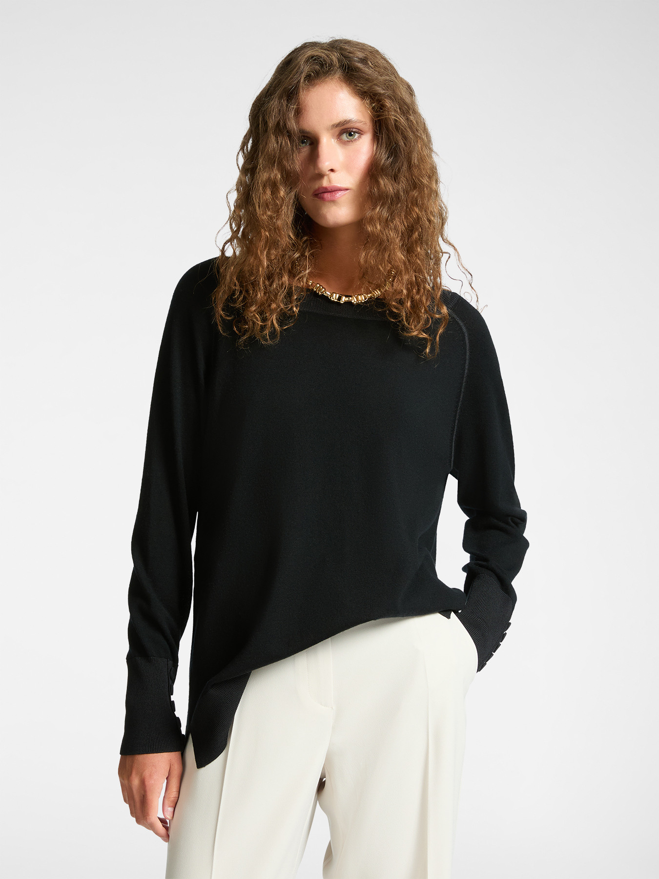 Su&eacute;ter de toque suave com bot&otilde;es