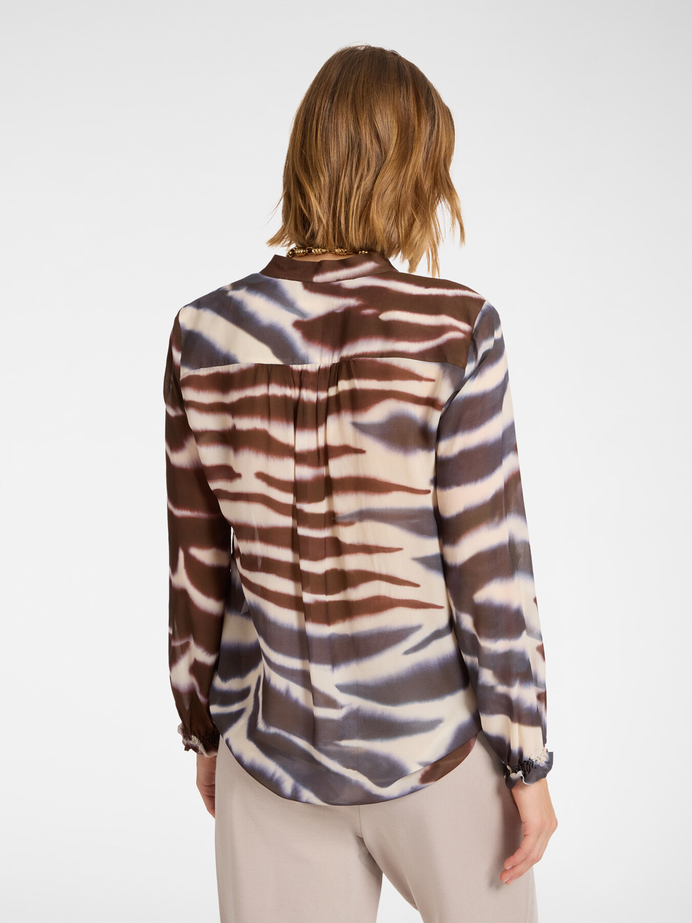 Blusa estampada com tachas image number 1