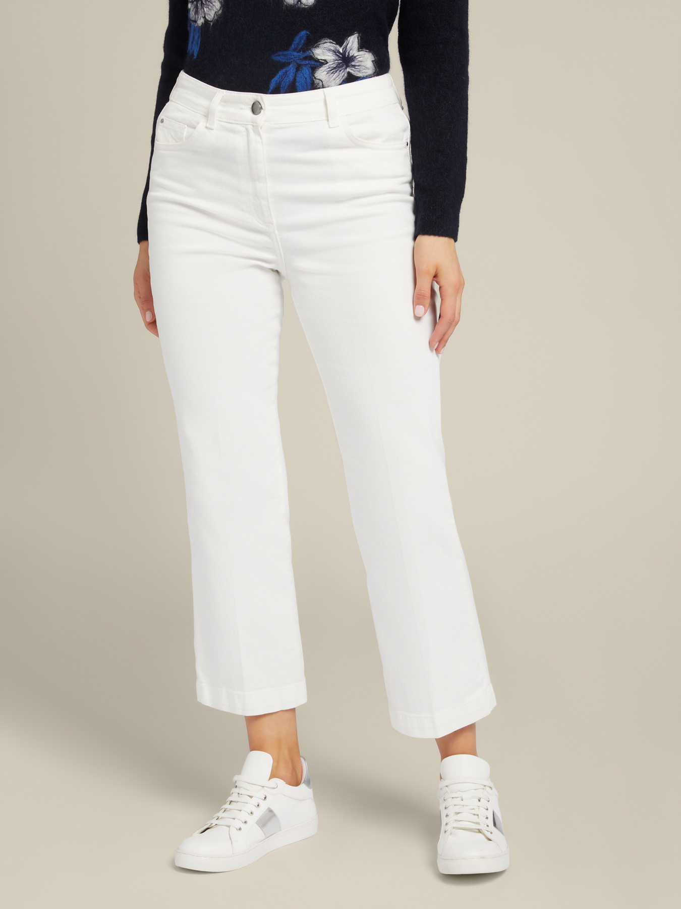 Jeans with five pockets image number 2