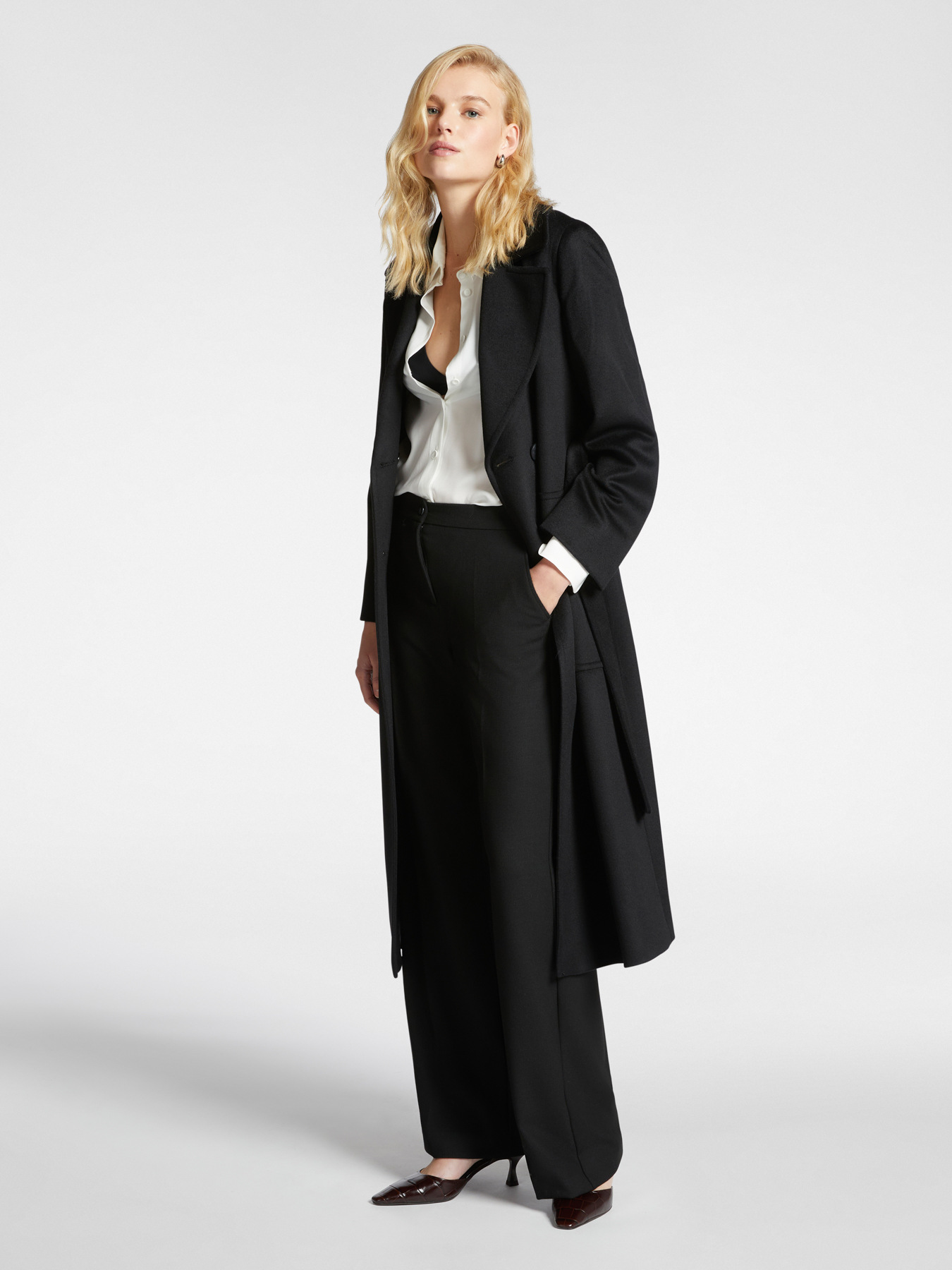 Cal&ccedil;as para homem em tecido stretch image number 0