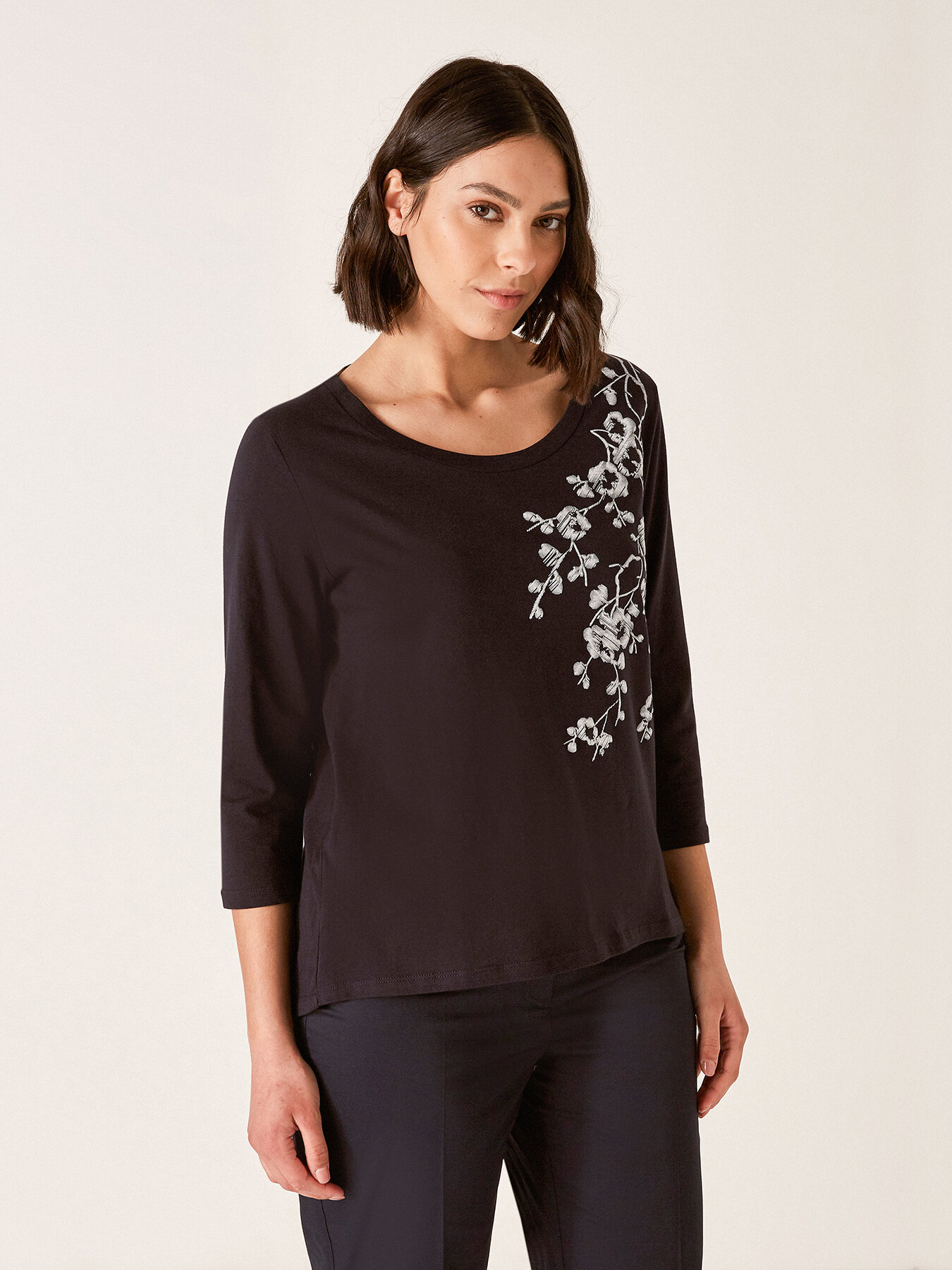 Camiseta floreada image number 2