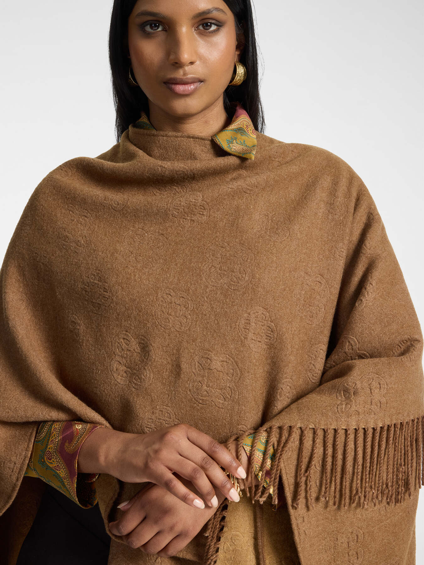 Poncho con loghi embossed image number 3