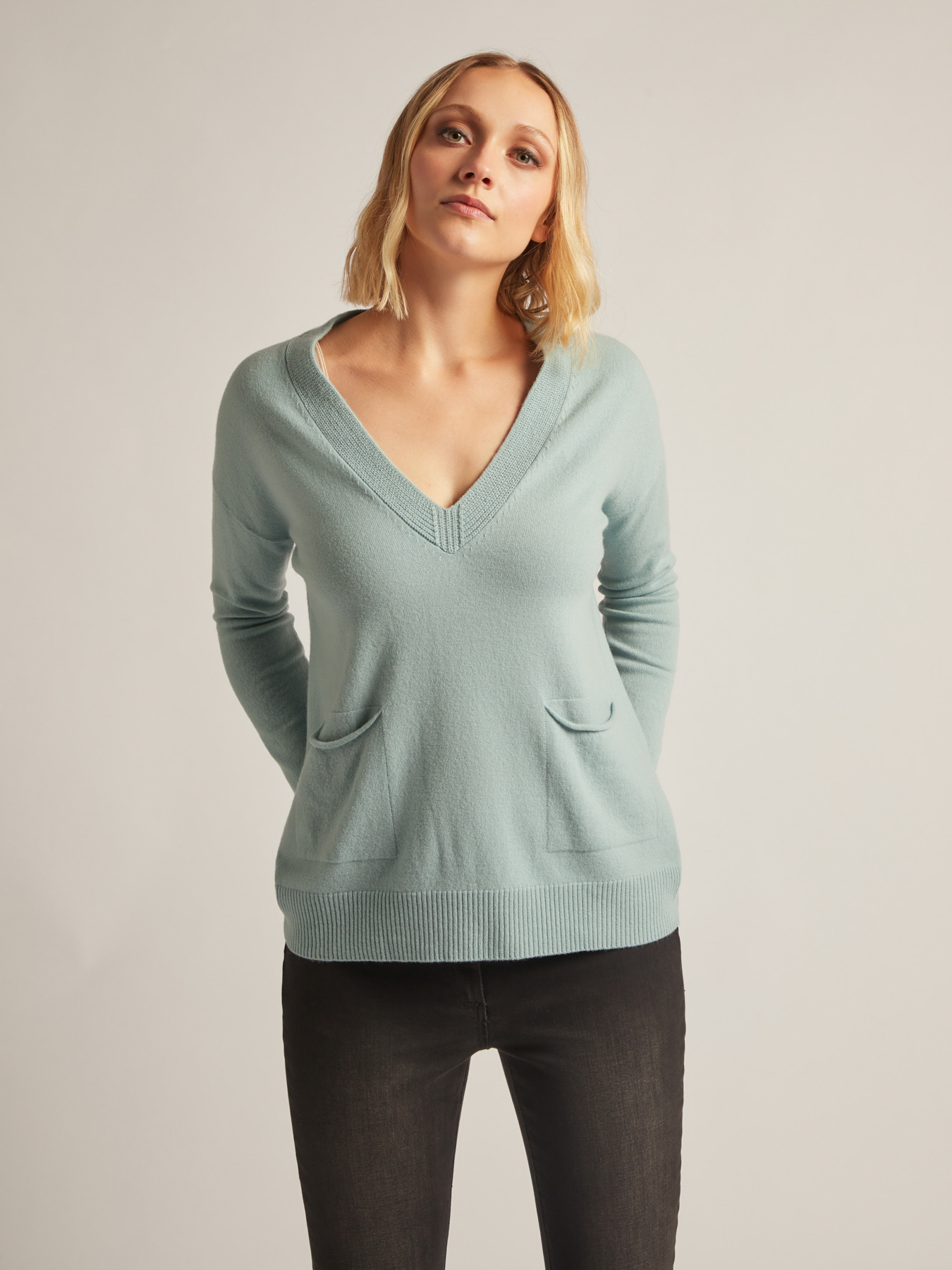 Pullover aus 100&nbsp;% Wolle mit V-Ausschnitt image number 2