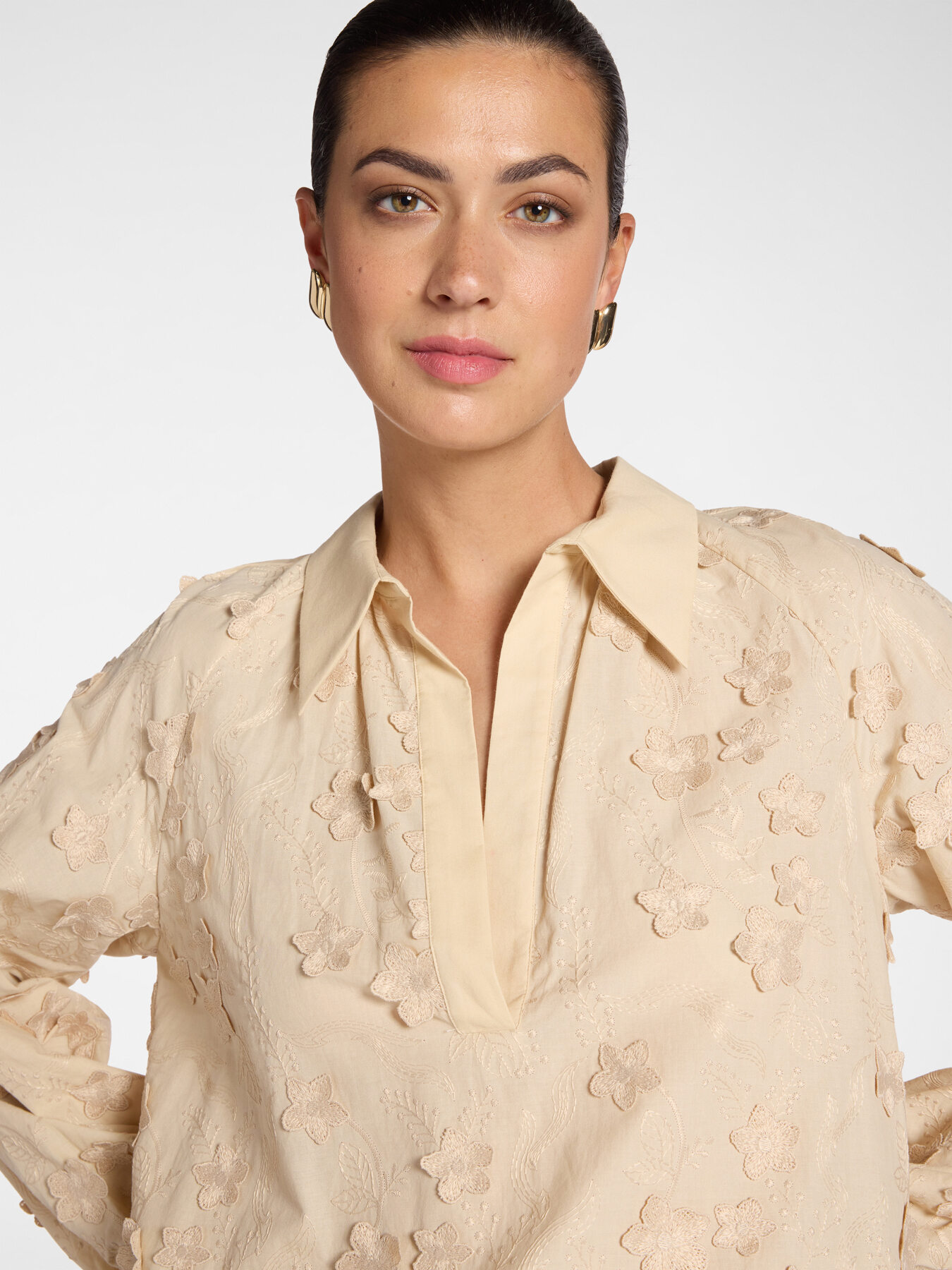 Blusa in voile di cotone con ricami image number 2