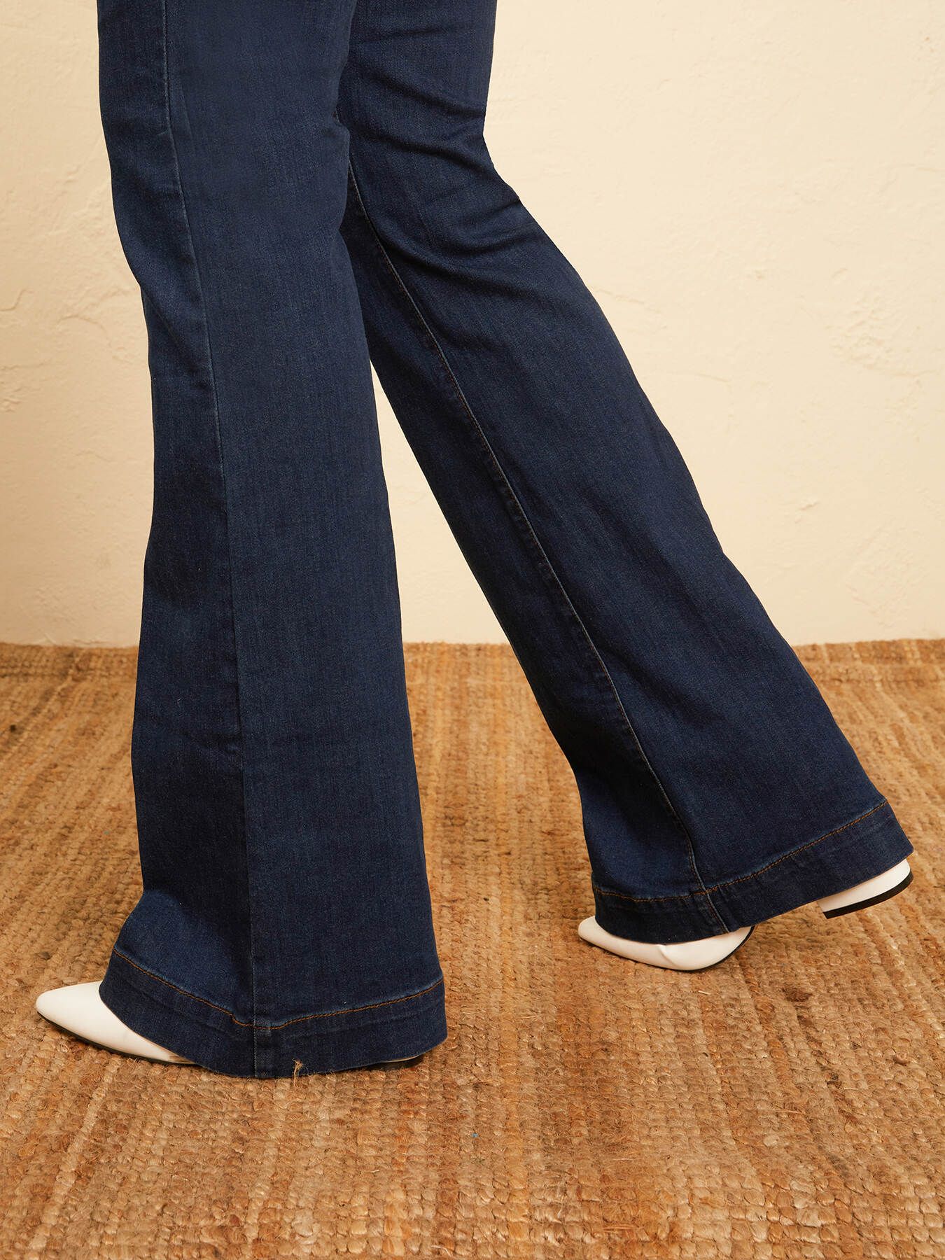 Flared jeans image number 4