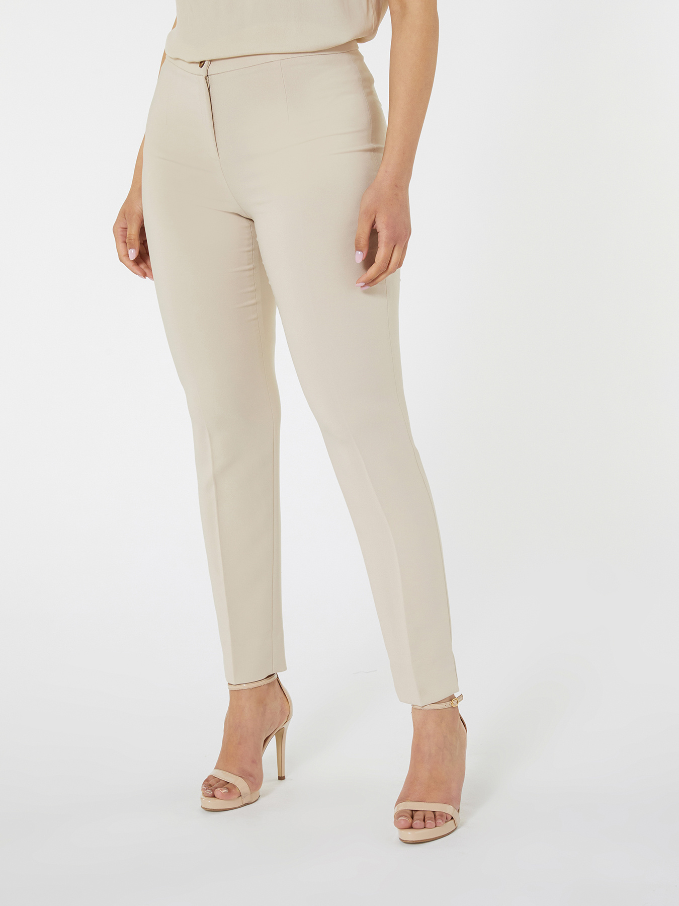 Slim Hose aus Krepp-Gewebe image number 2