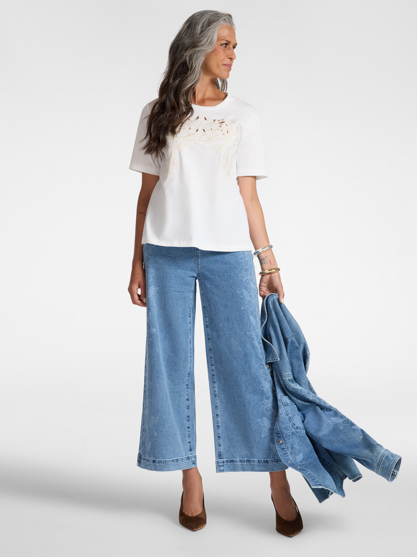 T-shirt with floral embroidery image number 2