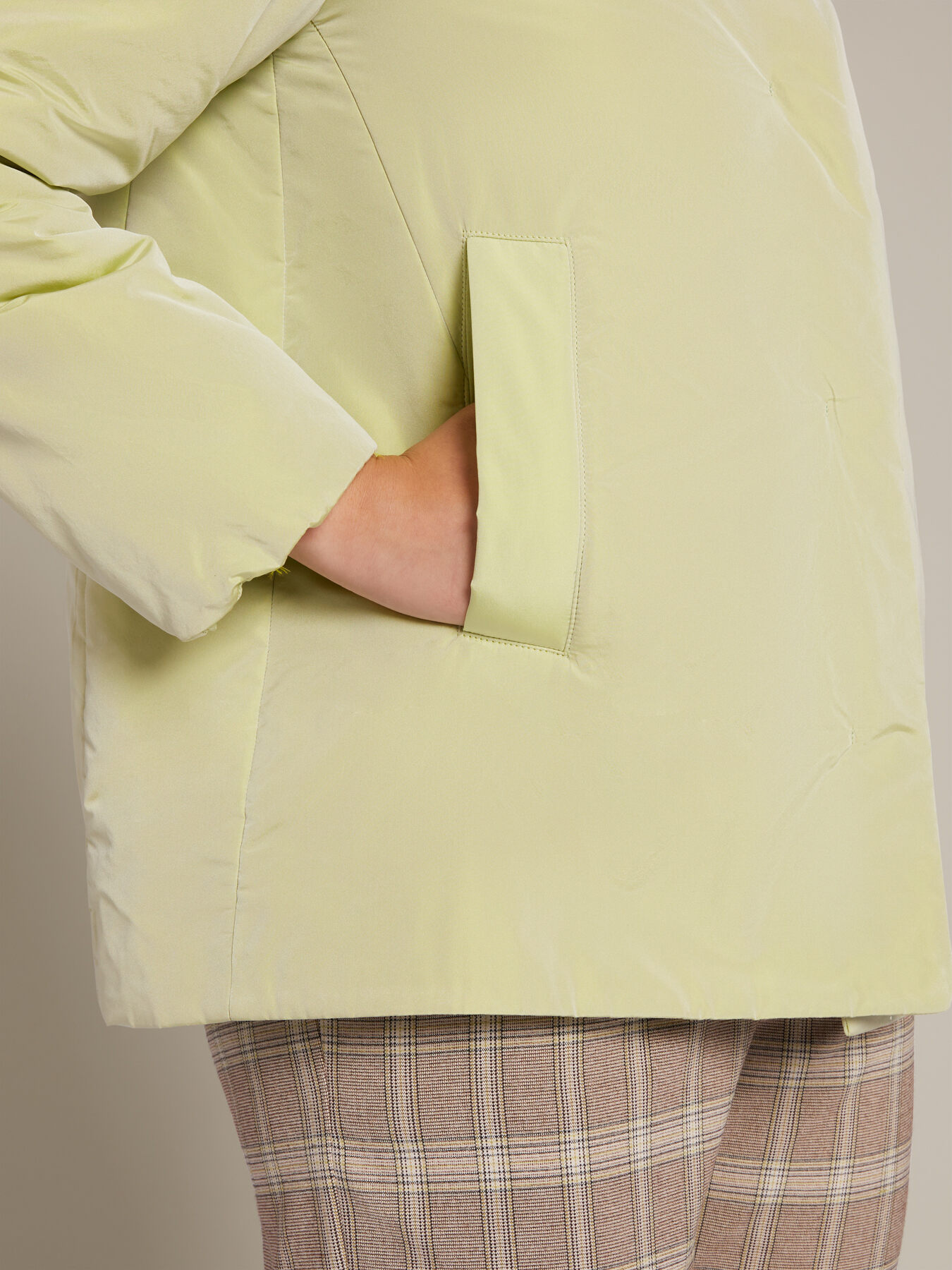 Luxury down jacket in iridescent nylon image number 5