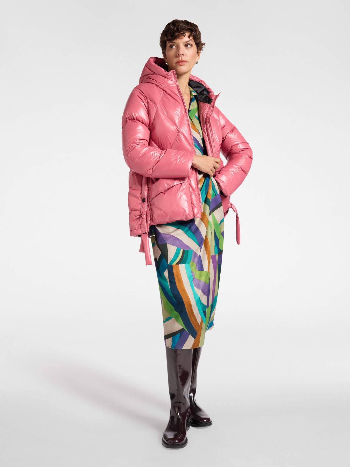 Diamond-patterned down jacket with large pockets image number 3