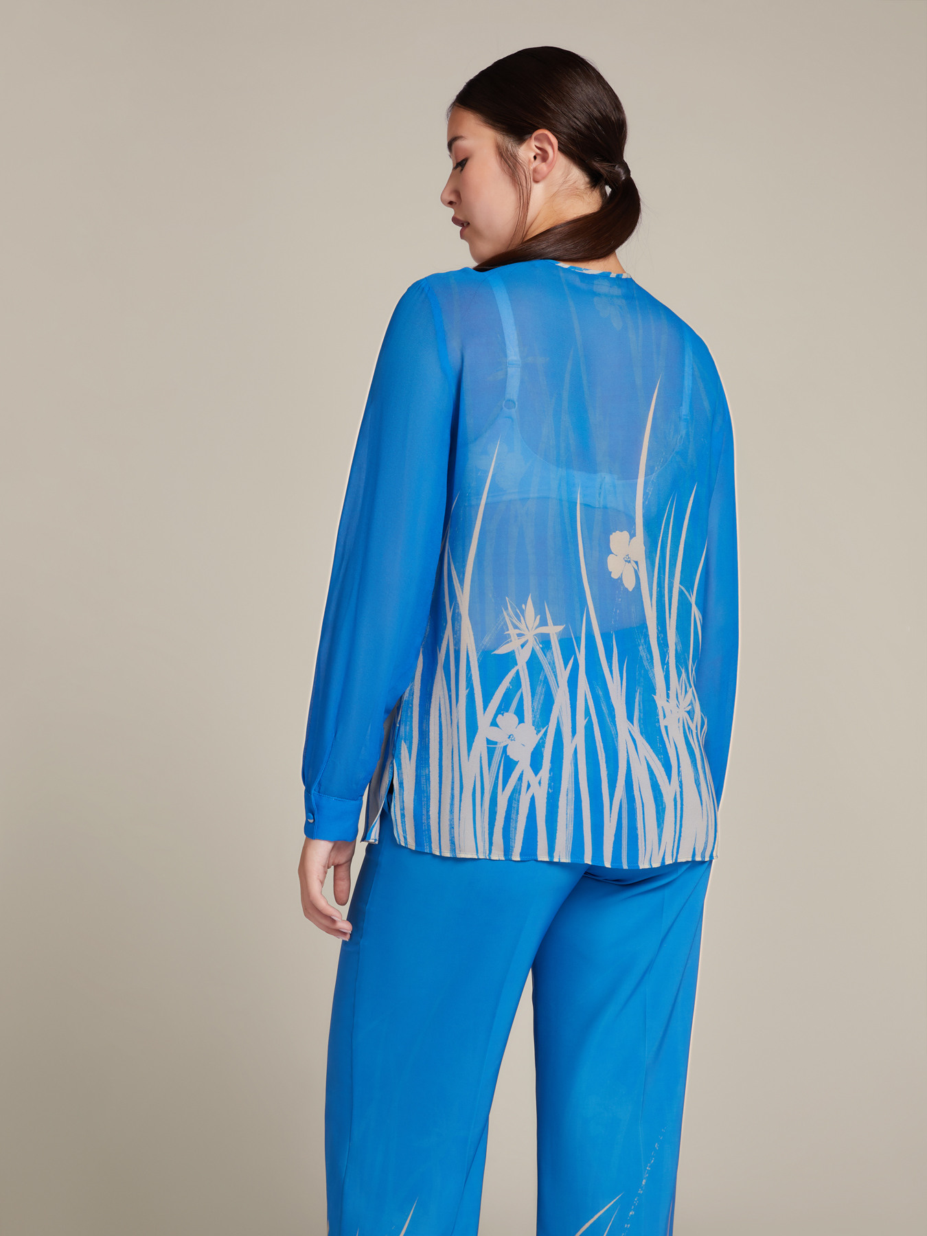 Blusa estampada com folhos image number 1