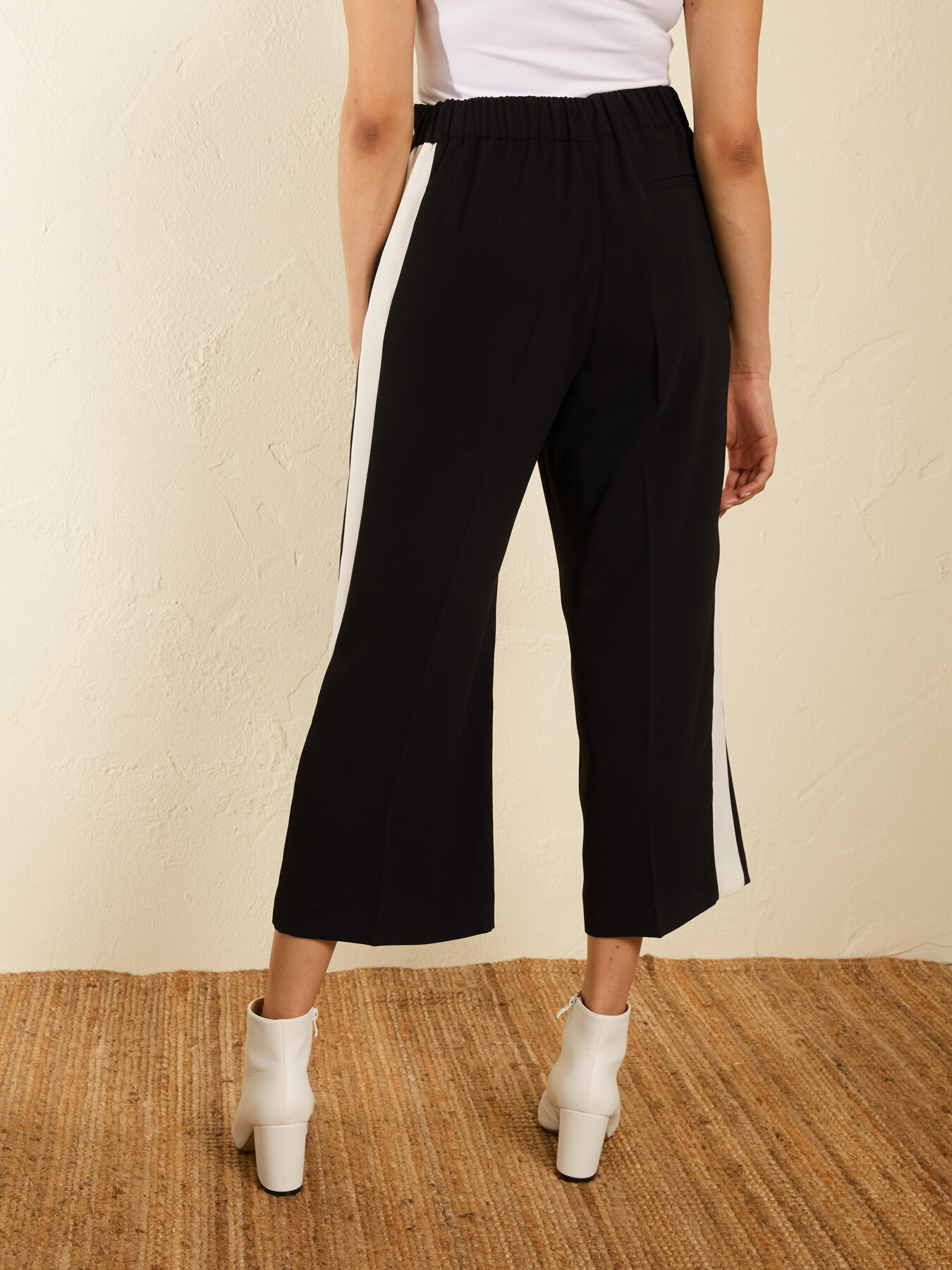 PANTALON CROPPED EN ENVERS SATIN image number 1
