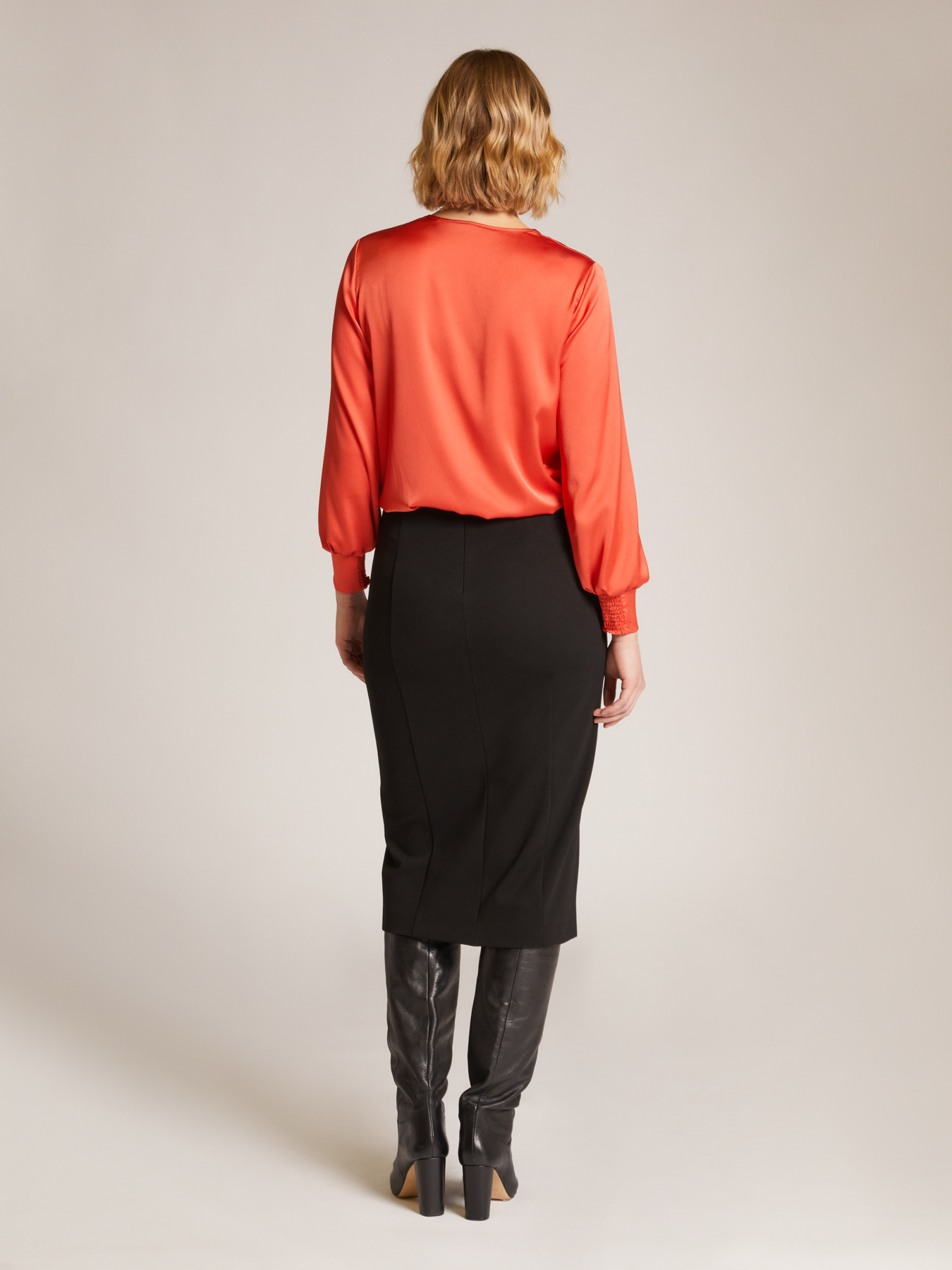 Satin-Bluse mit V-Ausschnitt image number 1