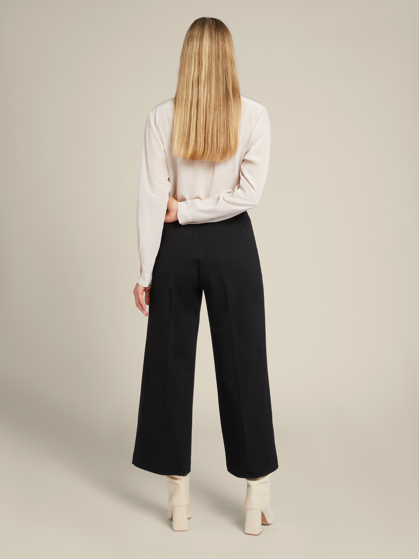 Cropped-Hose aus weich fallendem Trikot-Jersey image number 1