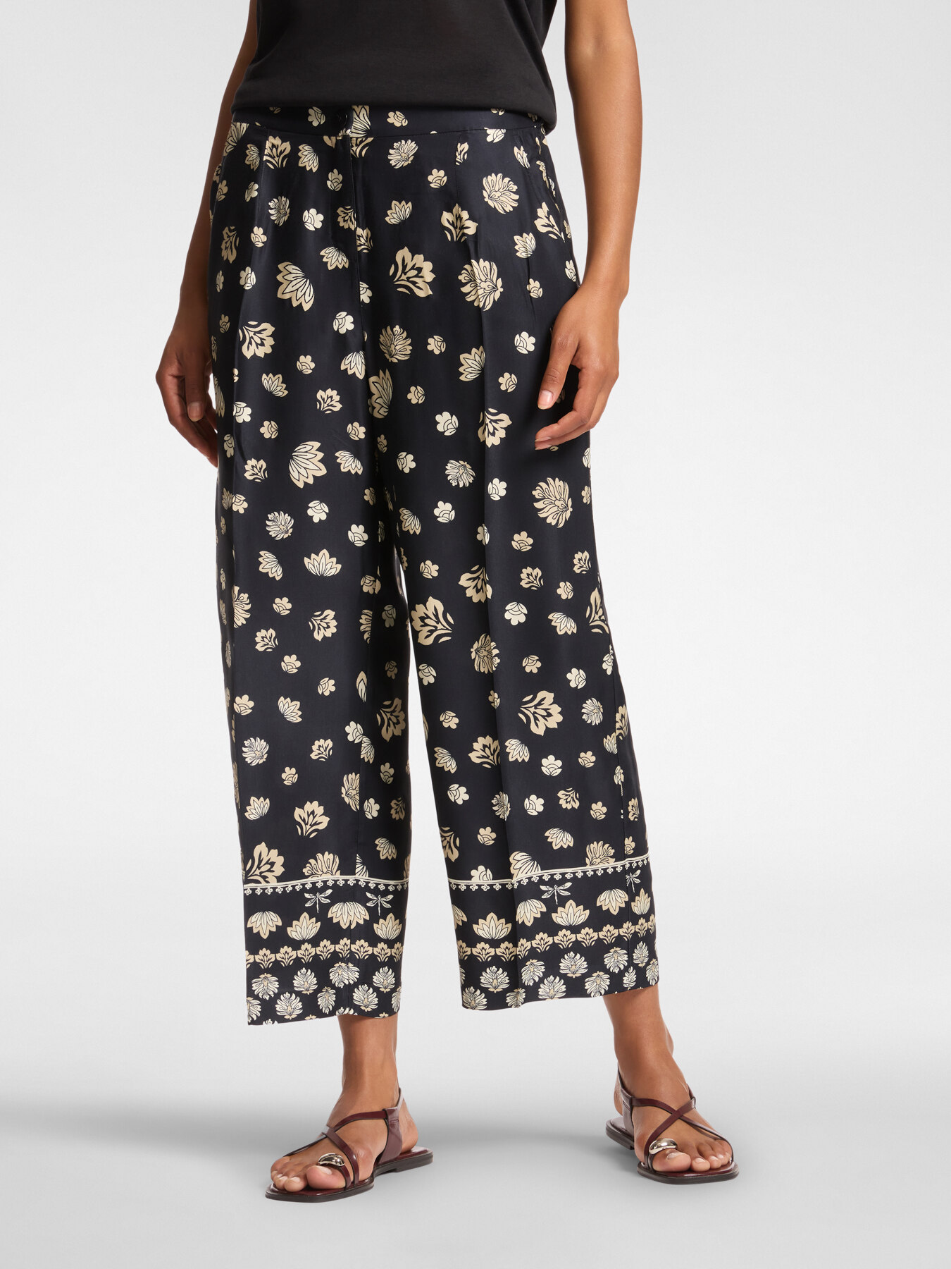 Pantaloni cropped dalla stampa etnica image number 2