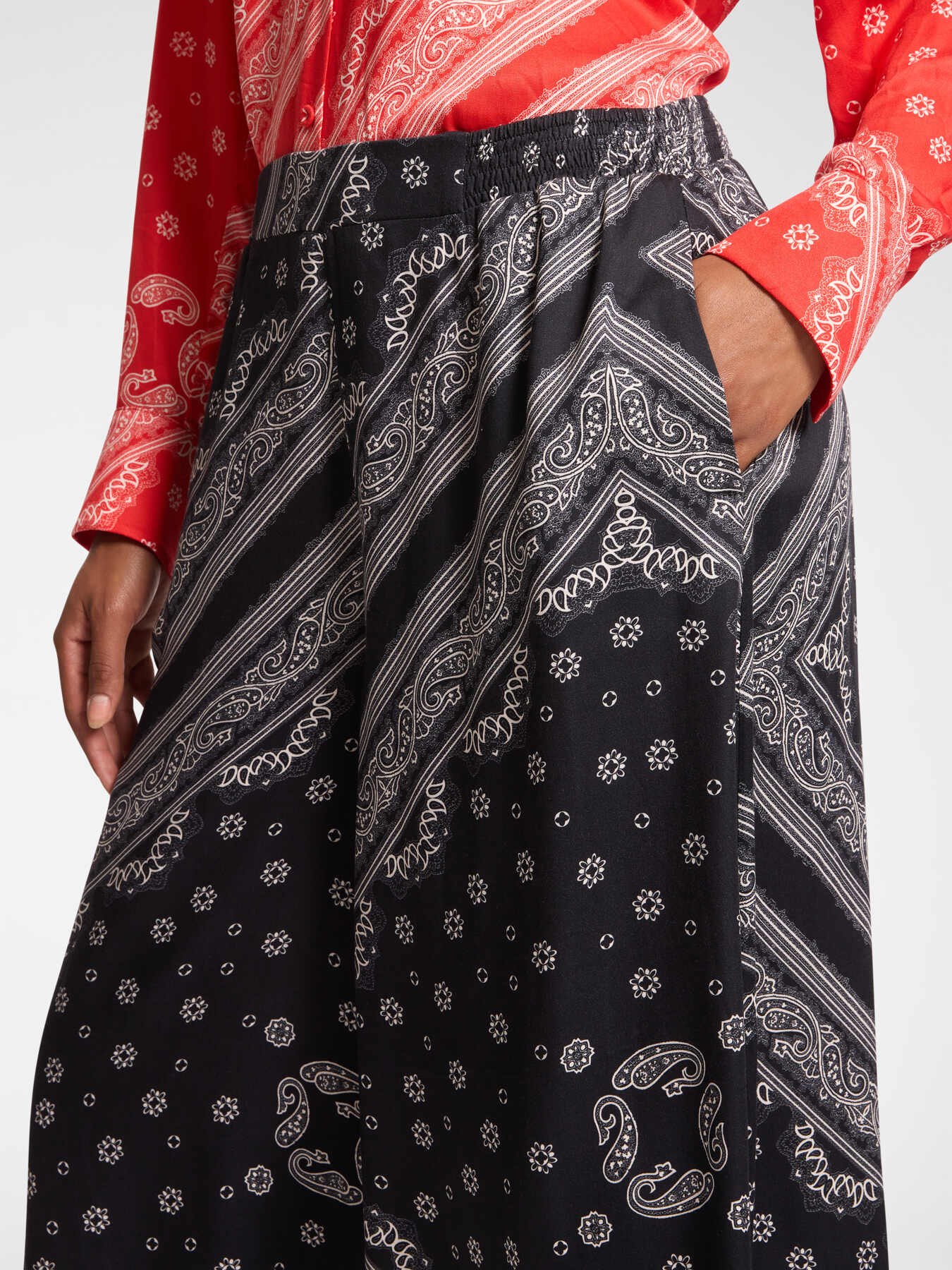 Wide trousers with scarf print image number 3