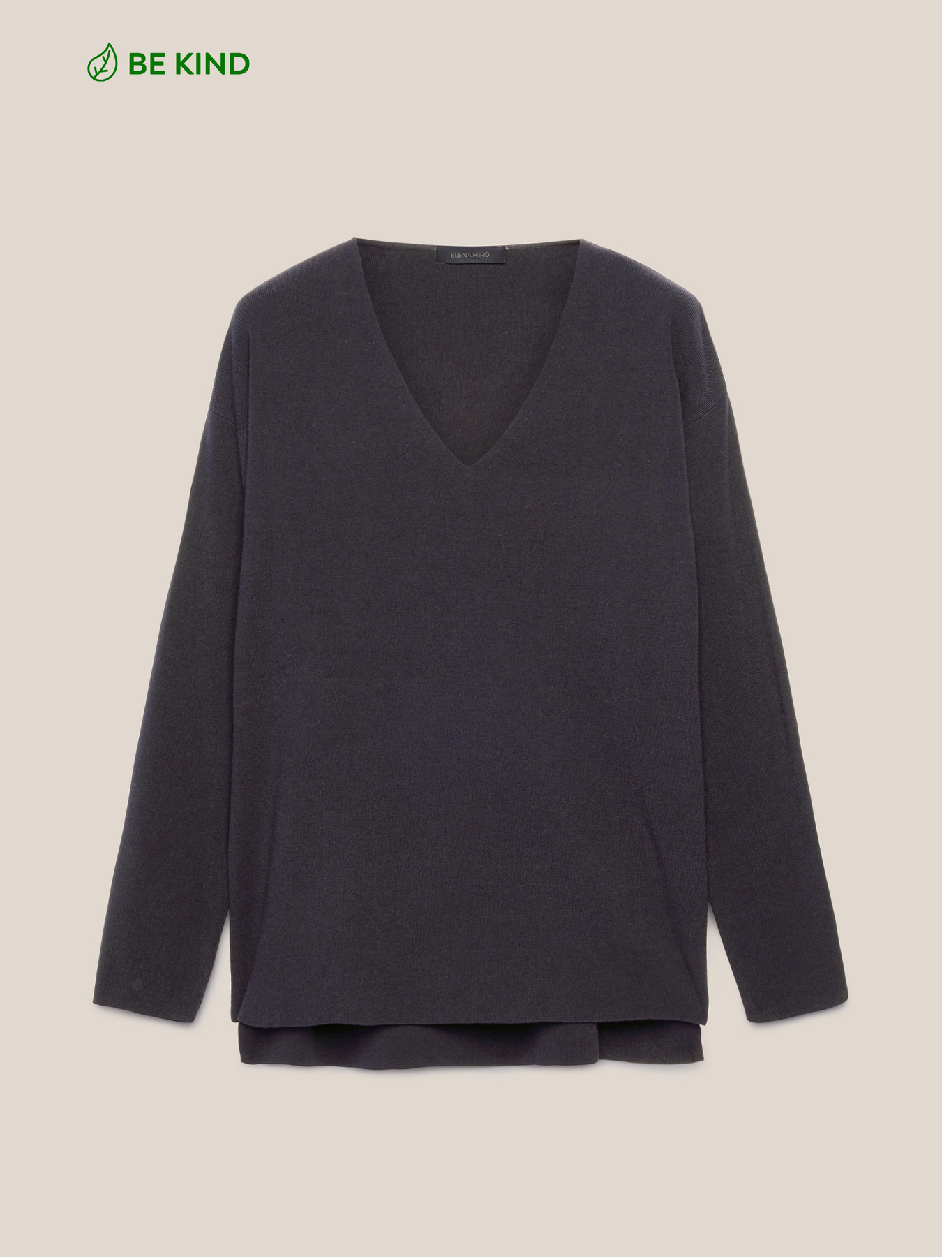 Pull à col en V en maille compacte en viscose responsable image number 4