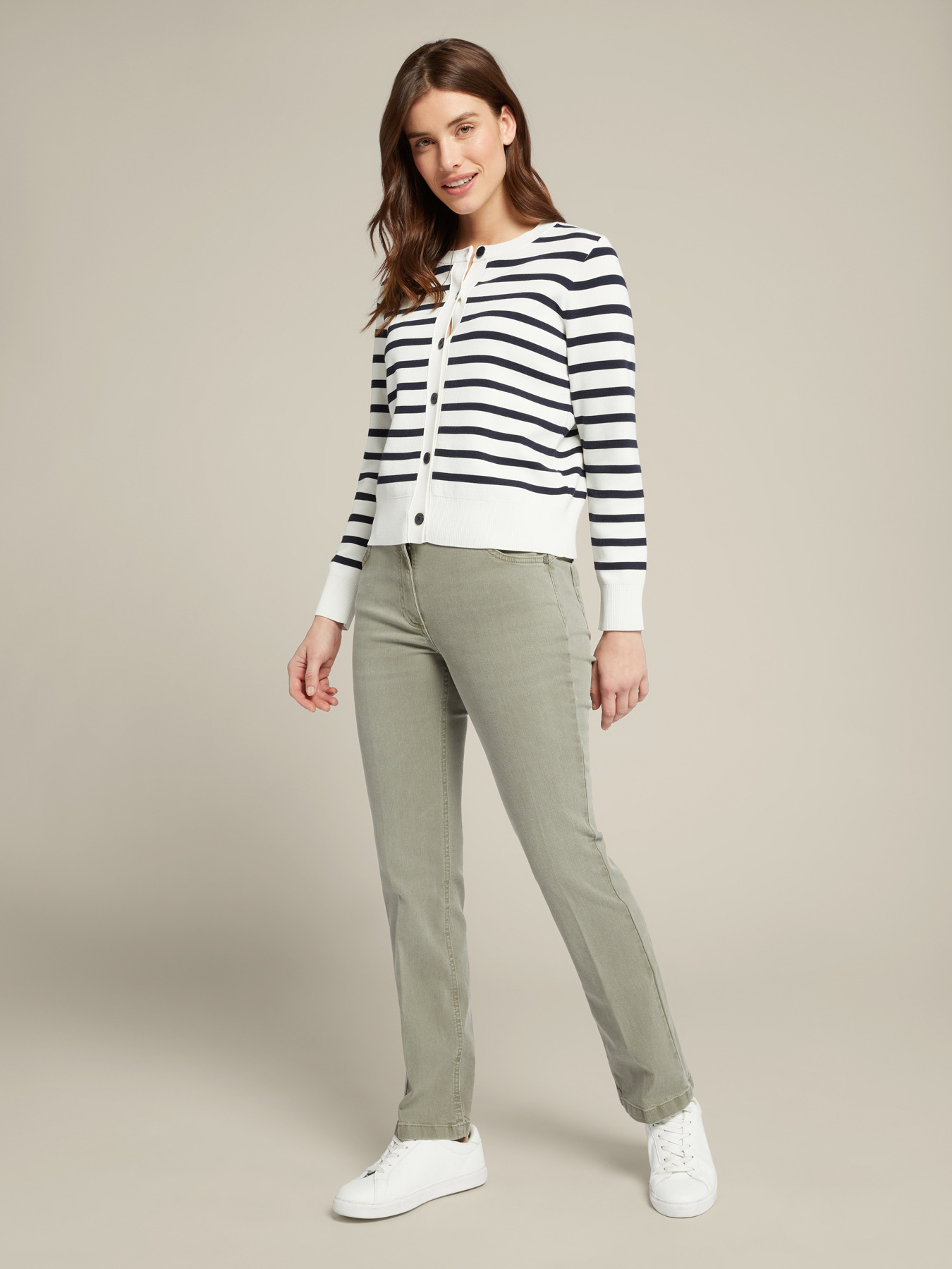 Short cardigan image number 3