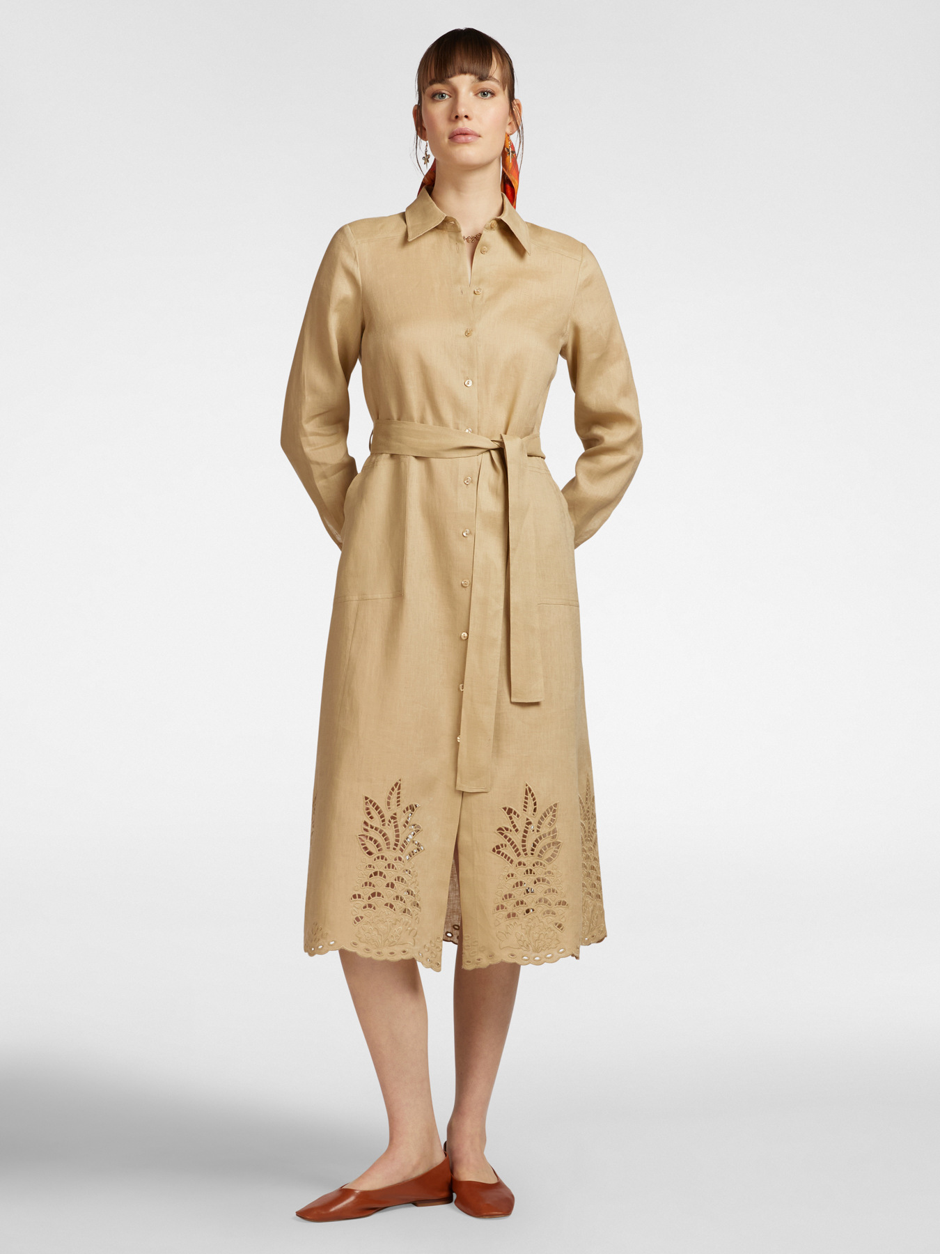 Kleid aus Leinen mit Stickerei am Abschluss image number 0