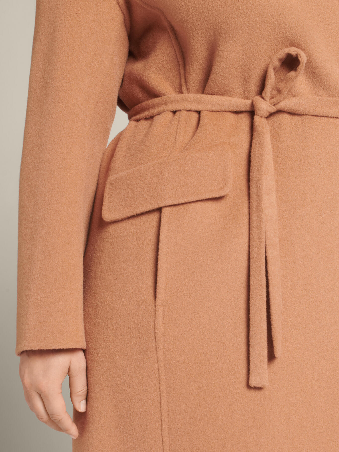 Sobretuto duplo com acabamento à mão image number 4