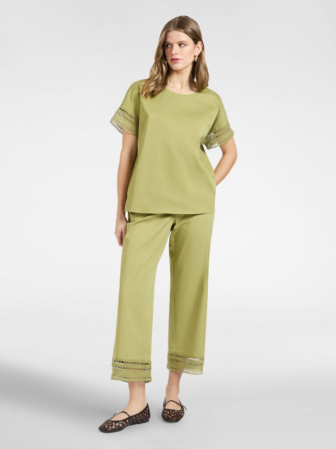 Blusa con bordi in pizzo image number 2