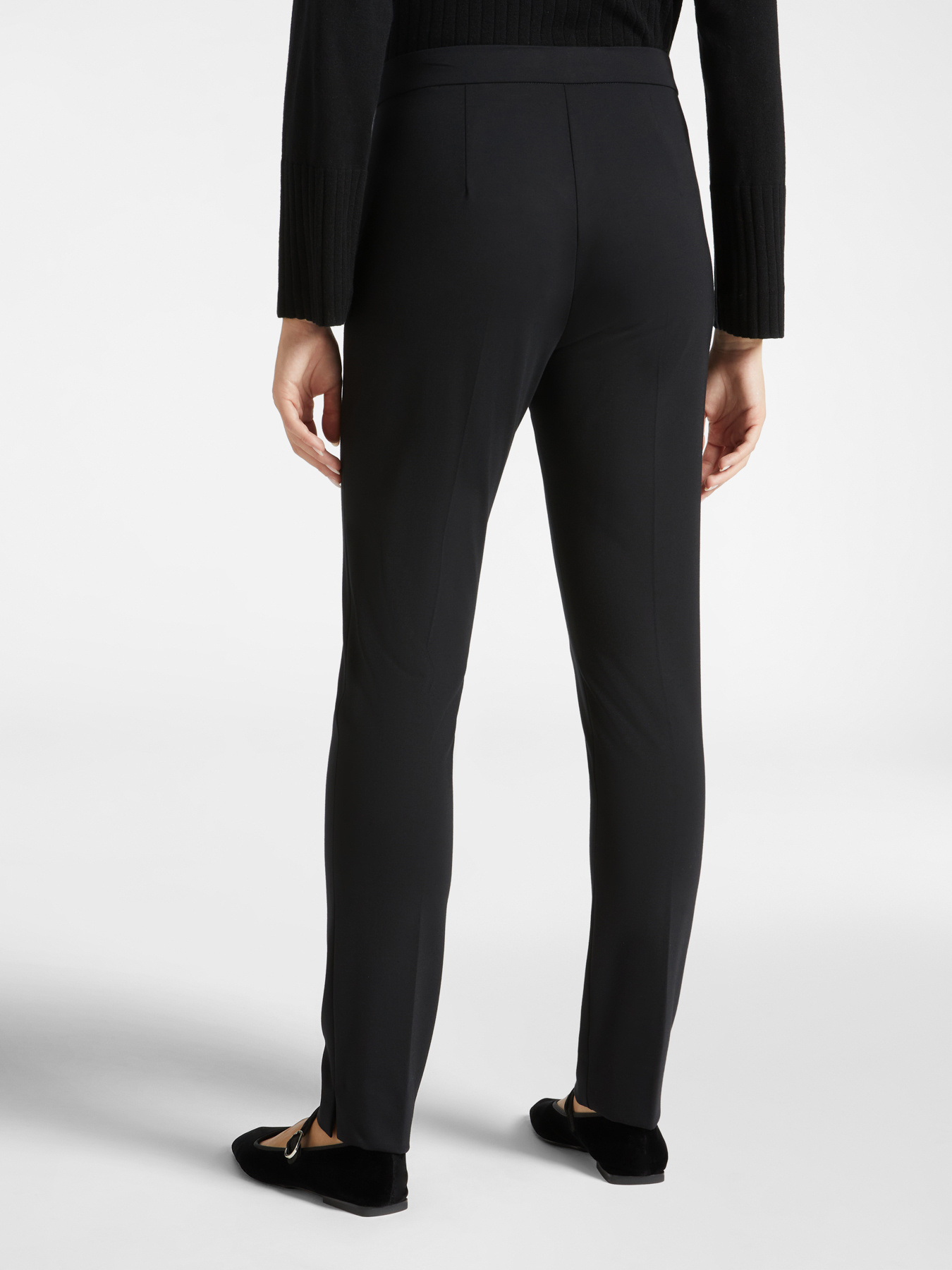 Pantalones slim fit de punto milano image number 1