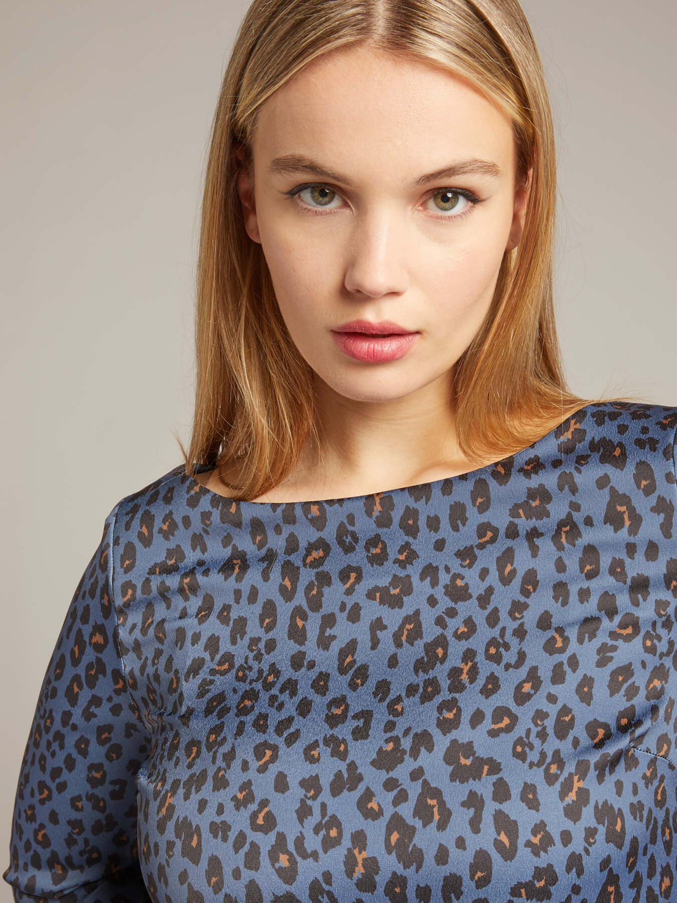 Kleid mit Animalier-Print image number 3