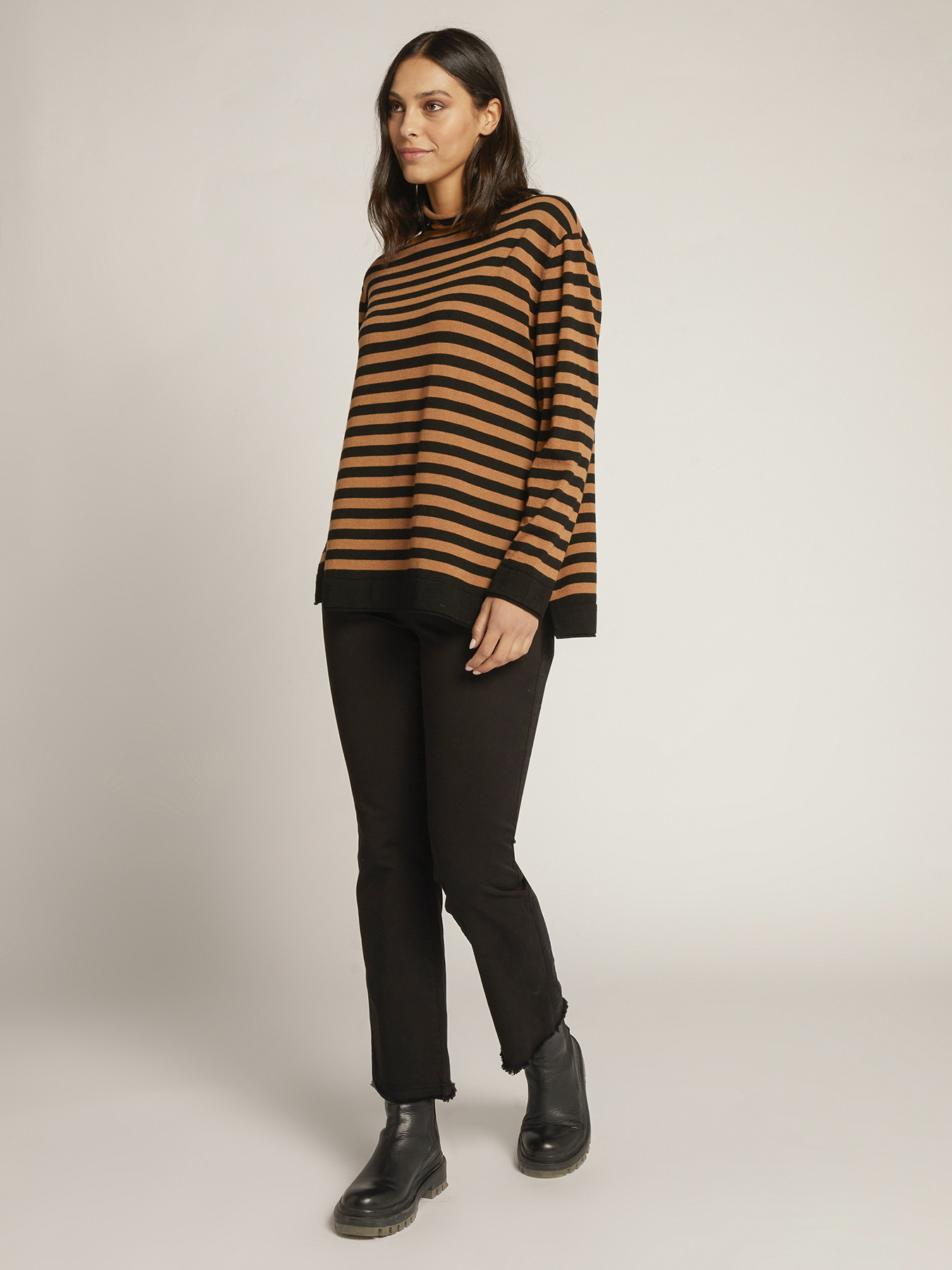 Gestreifter Pullover mit hohem Kragen image number 0